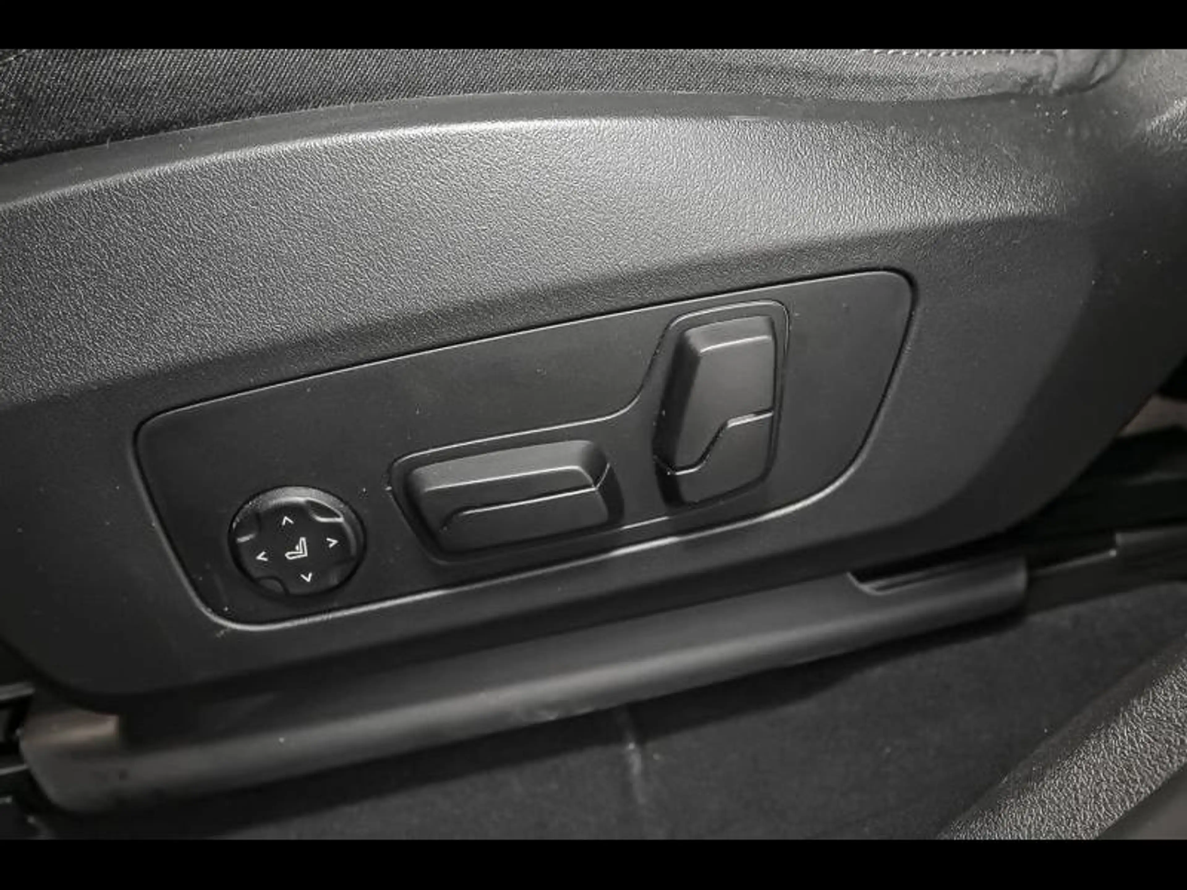 BMW iX1 xDrive30|xLine|H&K|HUD|360Cam — photo 13