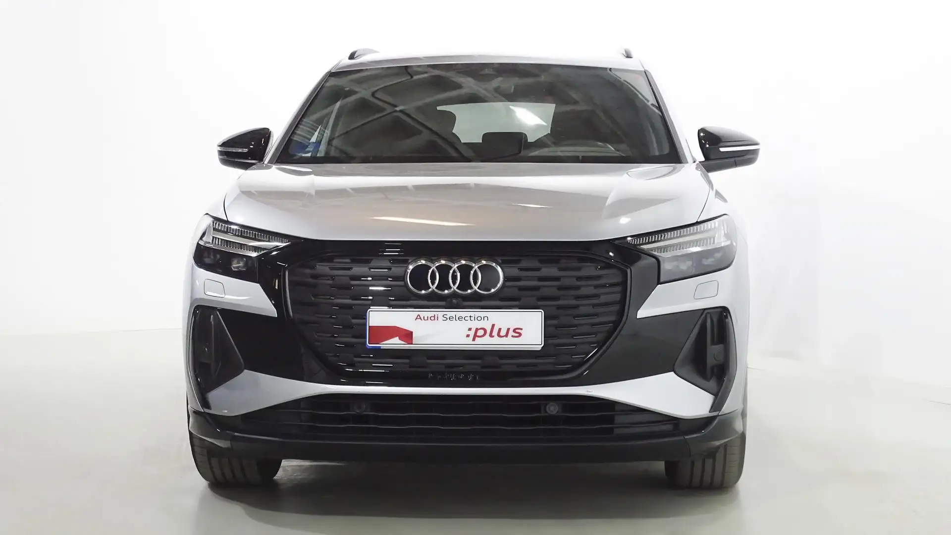 Audi Q4 e-tron 35 Black Line 55KWh Срібний - 2