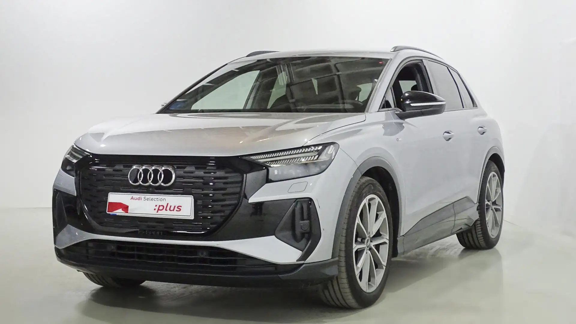 Audi Q4 e-tron 35 Black Line 55KWh Срібний - 1