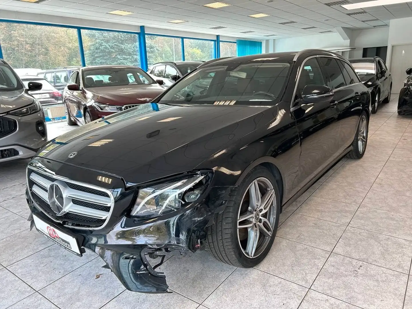 Mercedes-Benz E 300 d T Klimaautomatik Sitzh Navi LED PDC Noir - 1
