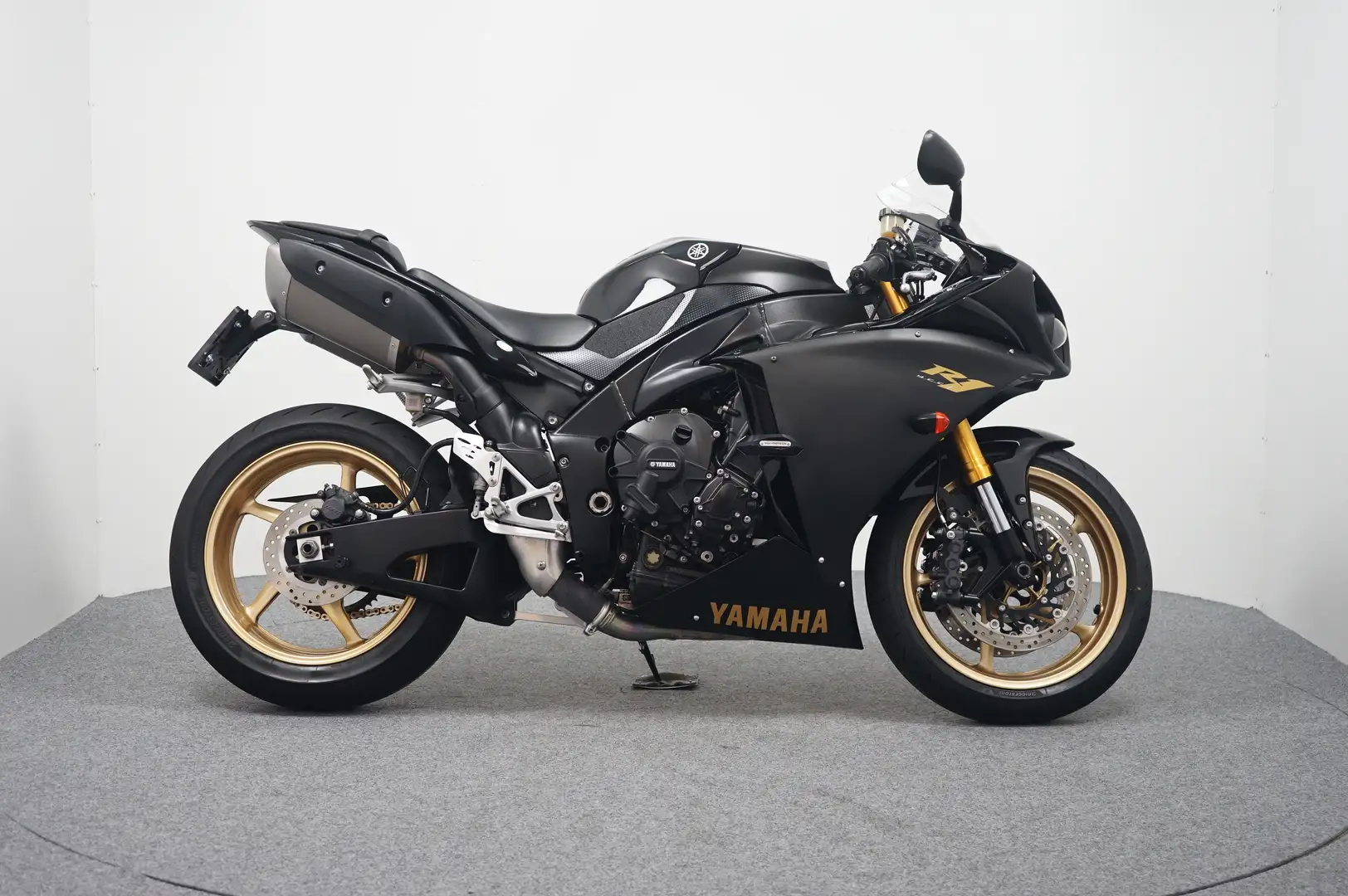 Yamaha YZF-R1 Černá - 1