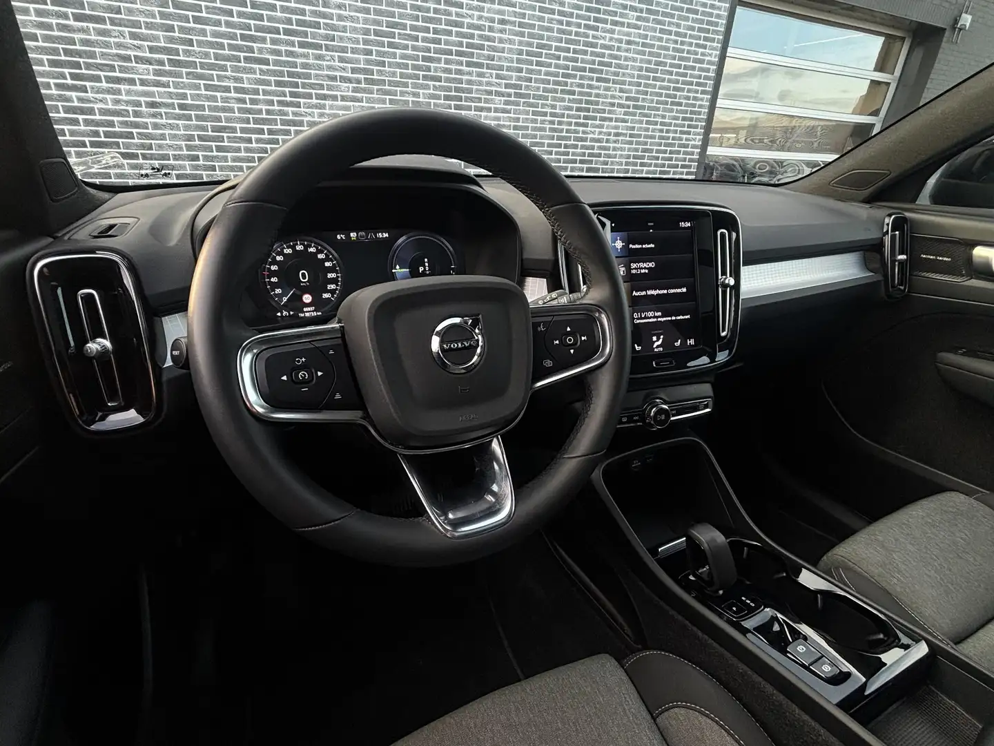 Volvo XC40 1.5 T4 Plug-in hybrid Plus Dark | Panoramadak | Ha Schwarz - 2