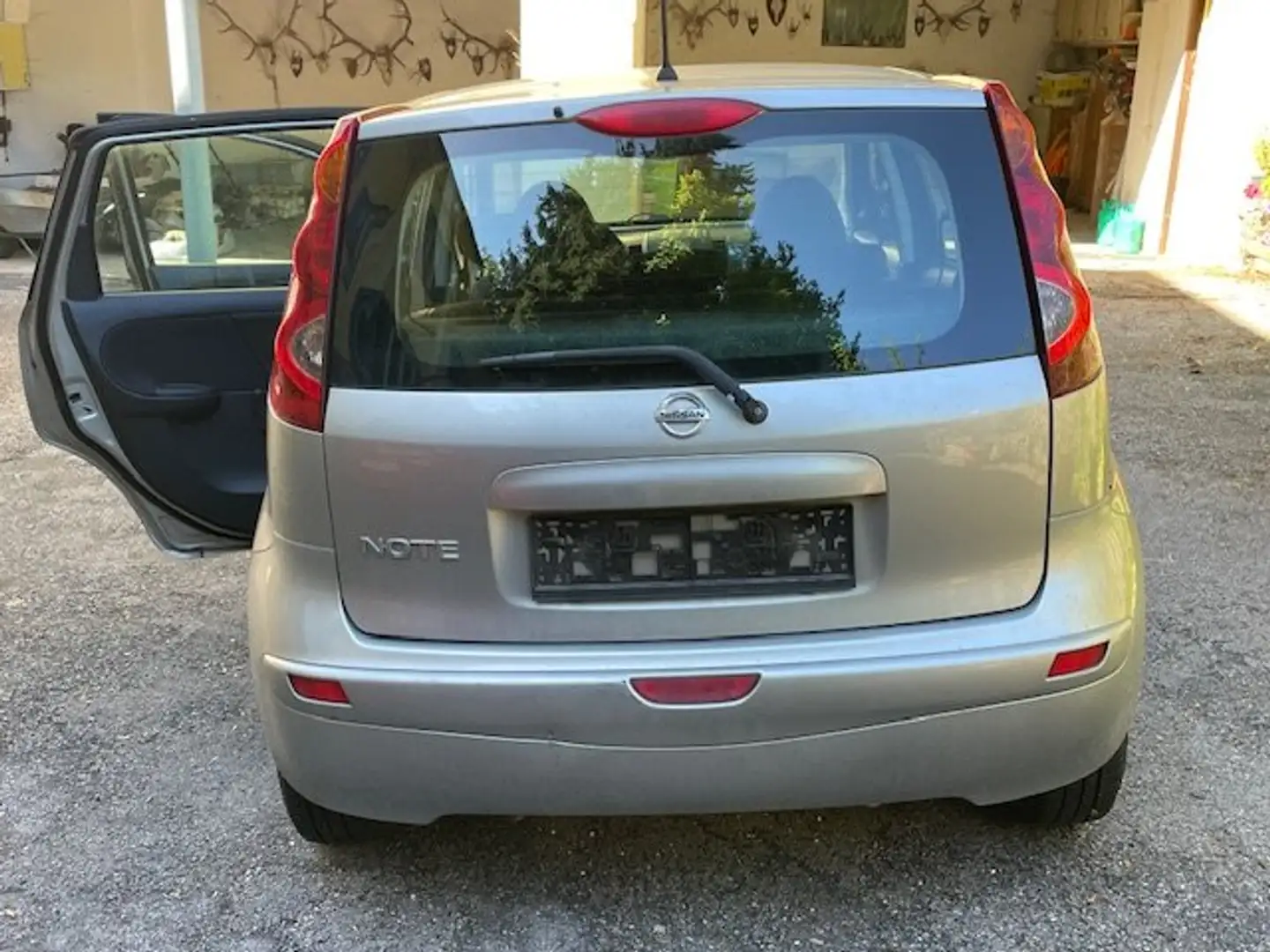Nissan Note 1,4 Visia Kombi/Family Van Grau - 2