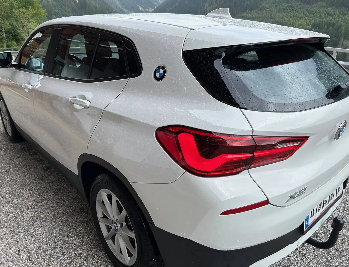 BMW X2 X2 xDrive18d Sport AHK Weiß - 2