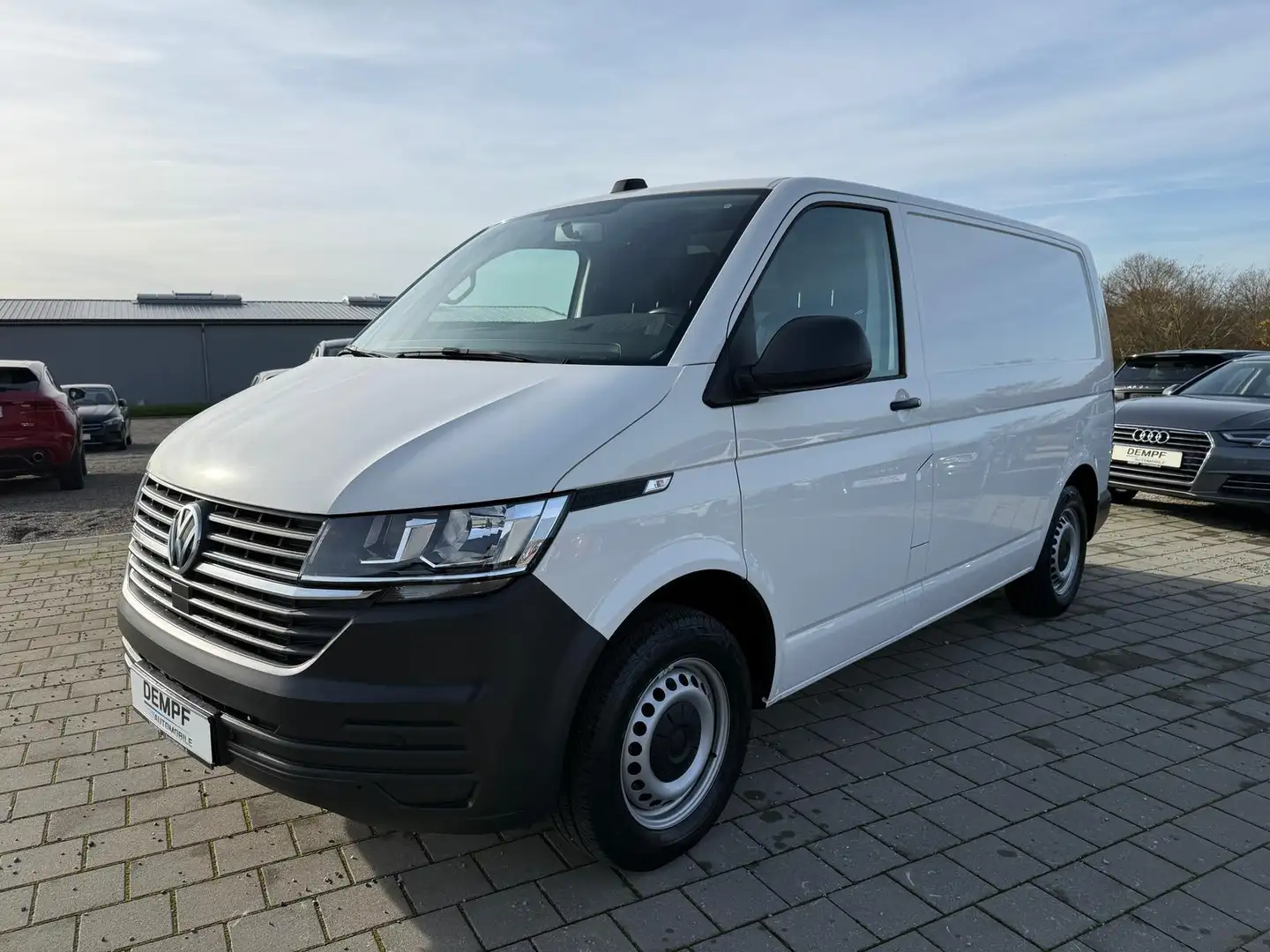 Volkswagen T6.1 Transporter *DSG*Navi*CarPlay*Einbau*1.Hand* Weiß - 2