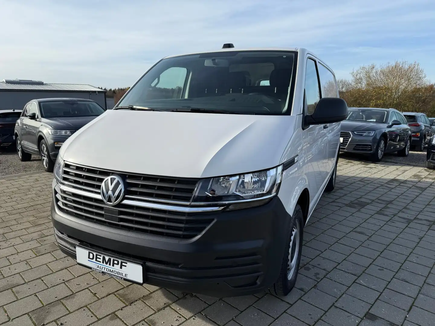 Volkswagen T6.1 Transporter *DSG*Navi*CarPlay*Einbau*1.Hand* Weiß - 1