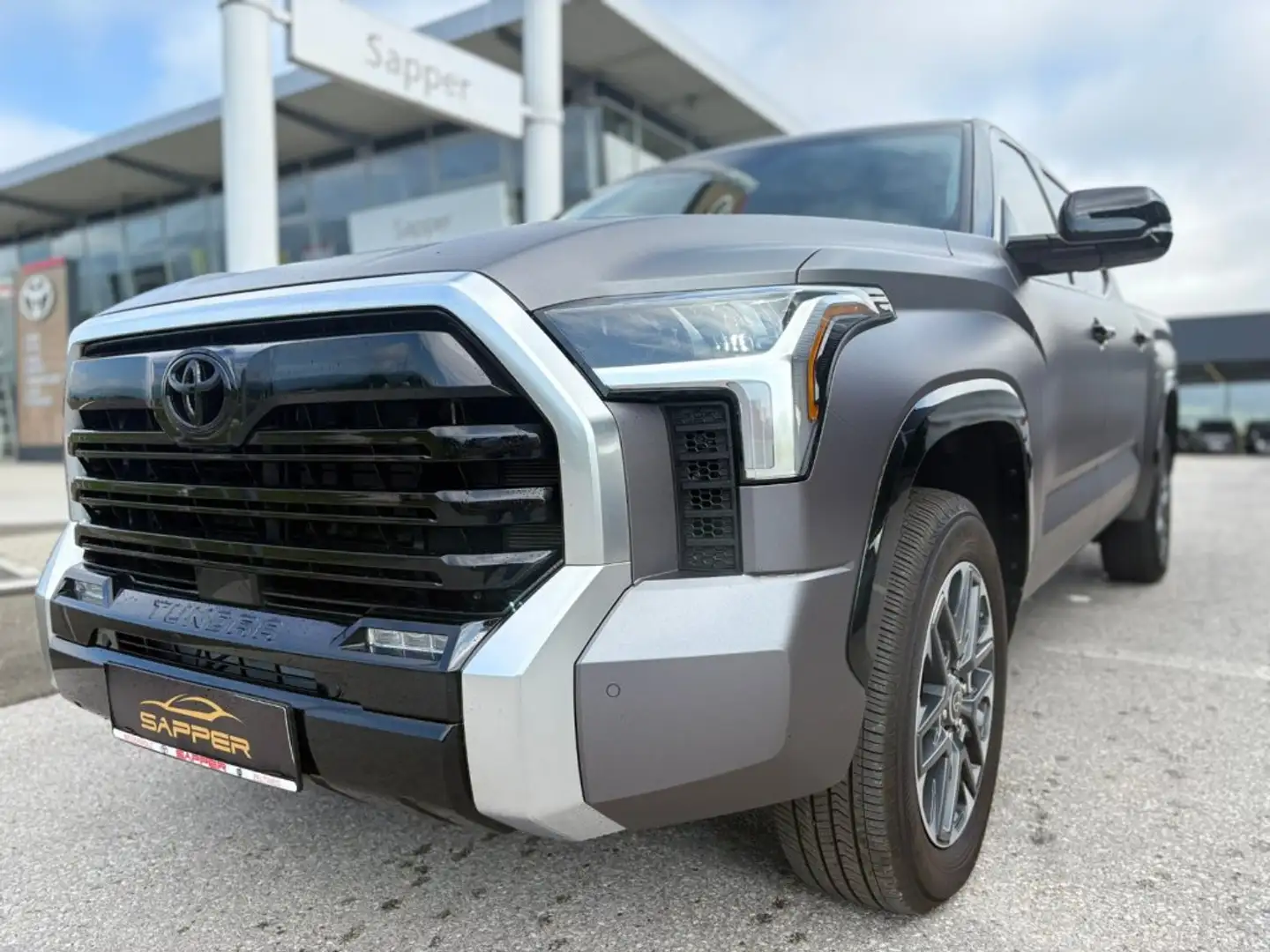 Toyota Tundra Limited Crew Max 5,5 € 95000 Netto Verde - 2