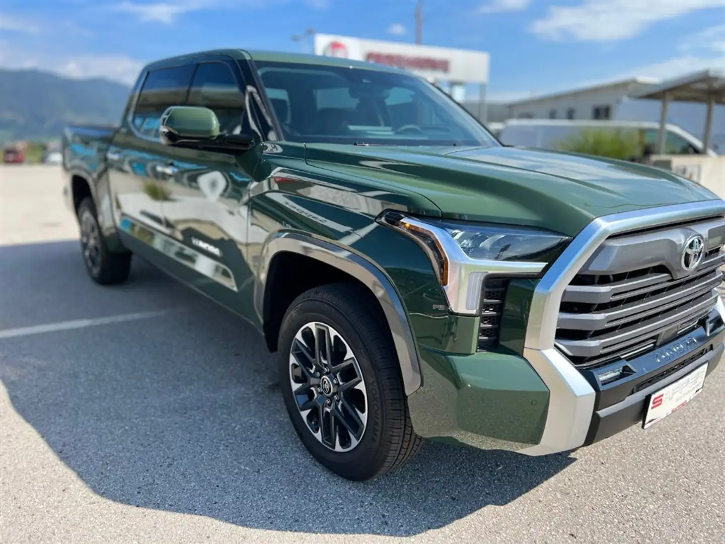 Toyota Tundra Limited Crew Max 5,5 € 95000 Netto Yeşil - 2