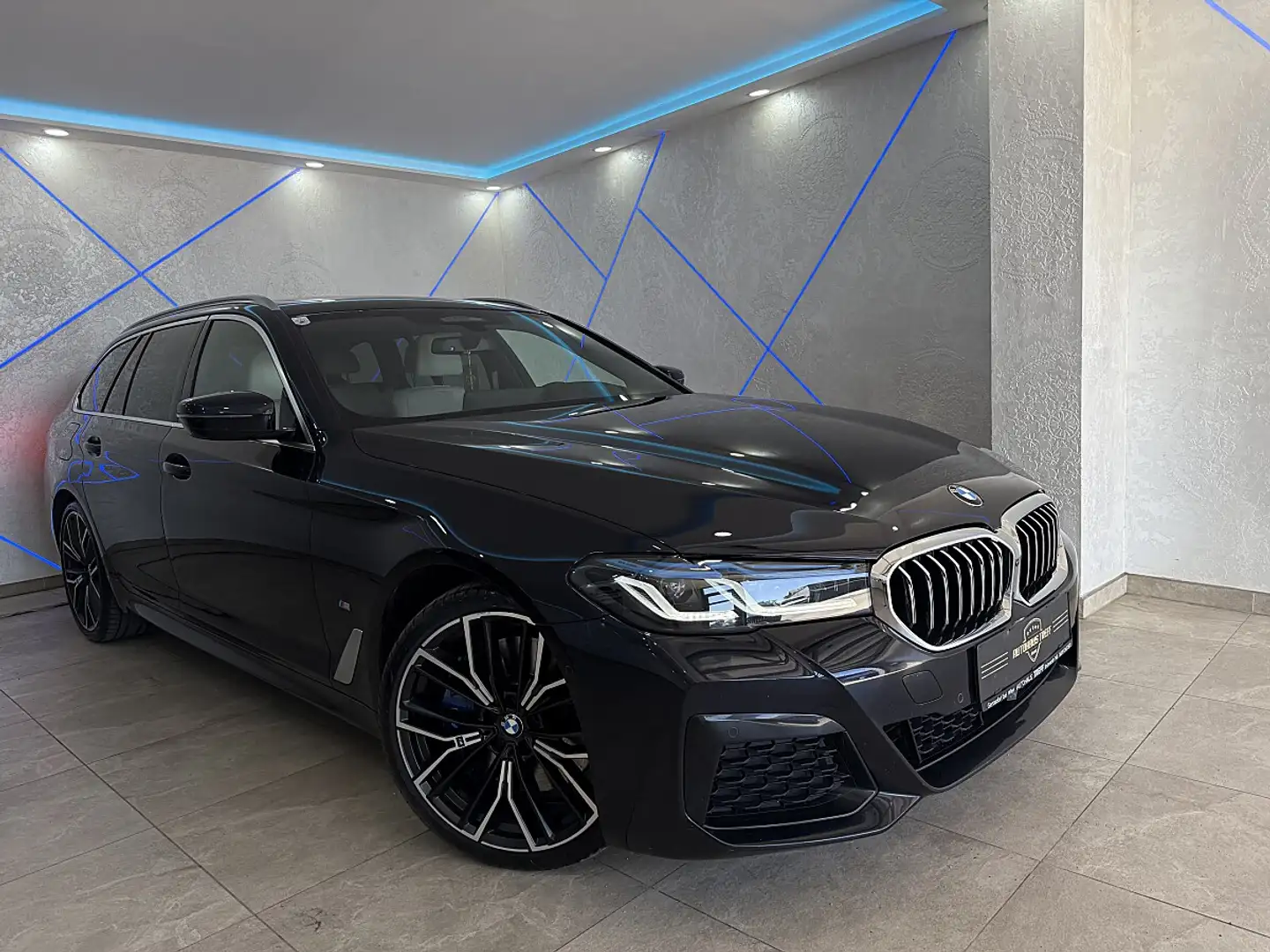 BMW 530 d 48 V Touring xDrive Aut.*M-SPORT*PANO*HEAD-UP... Schwarz - 2