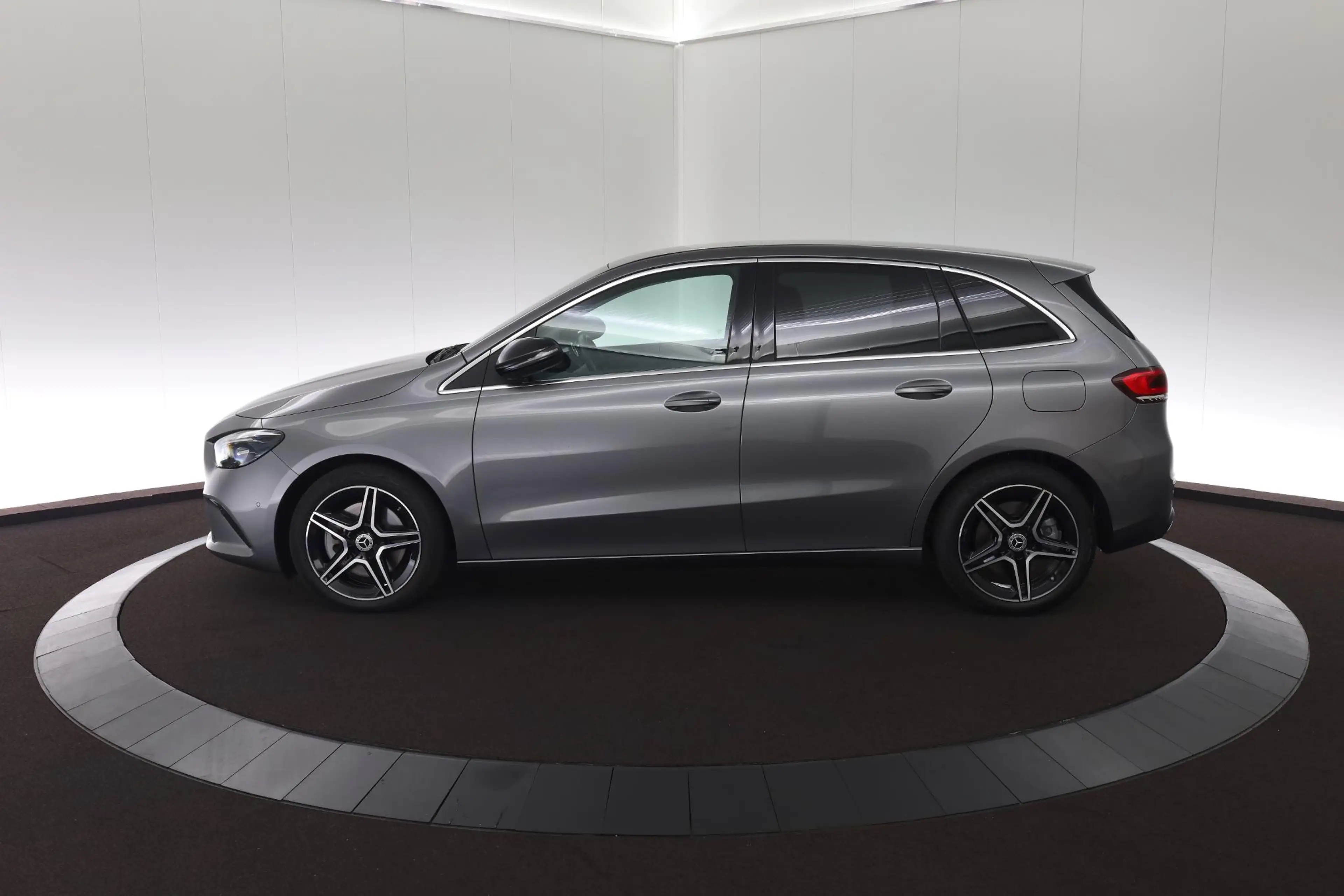 Mercedes-Benz B 250 Premium Plus — photo 2