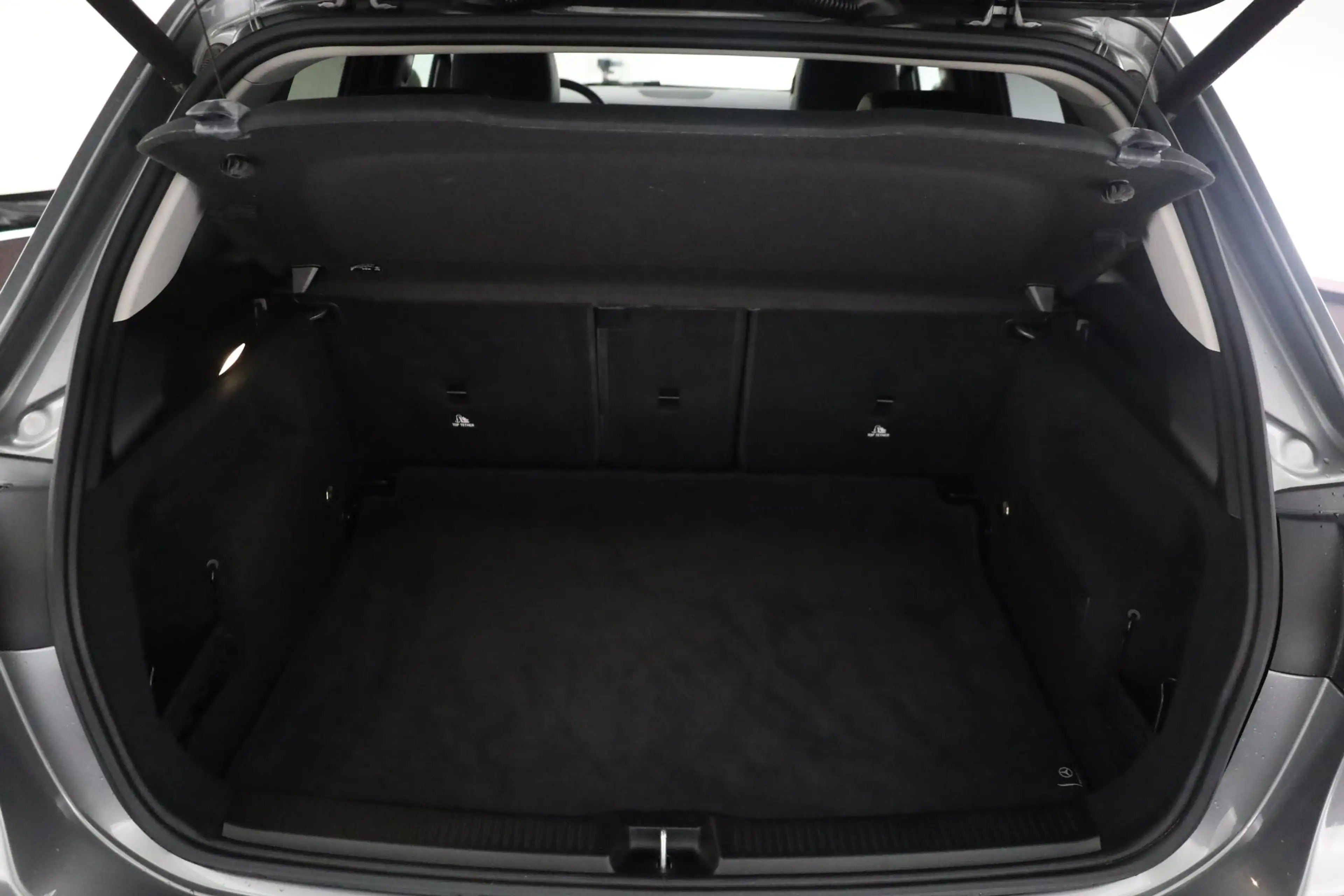Mercedes-Benz B 250 Premium Plus — photo 18