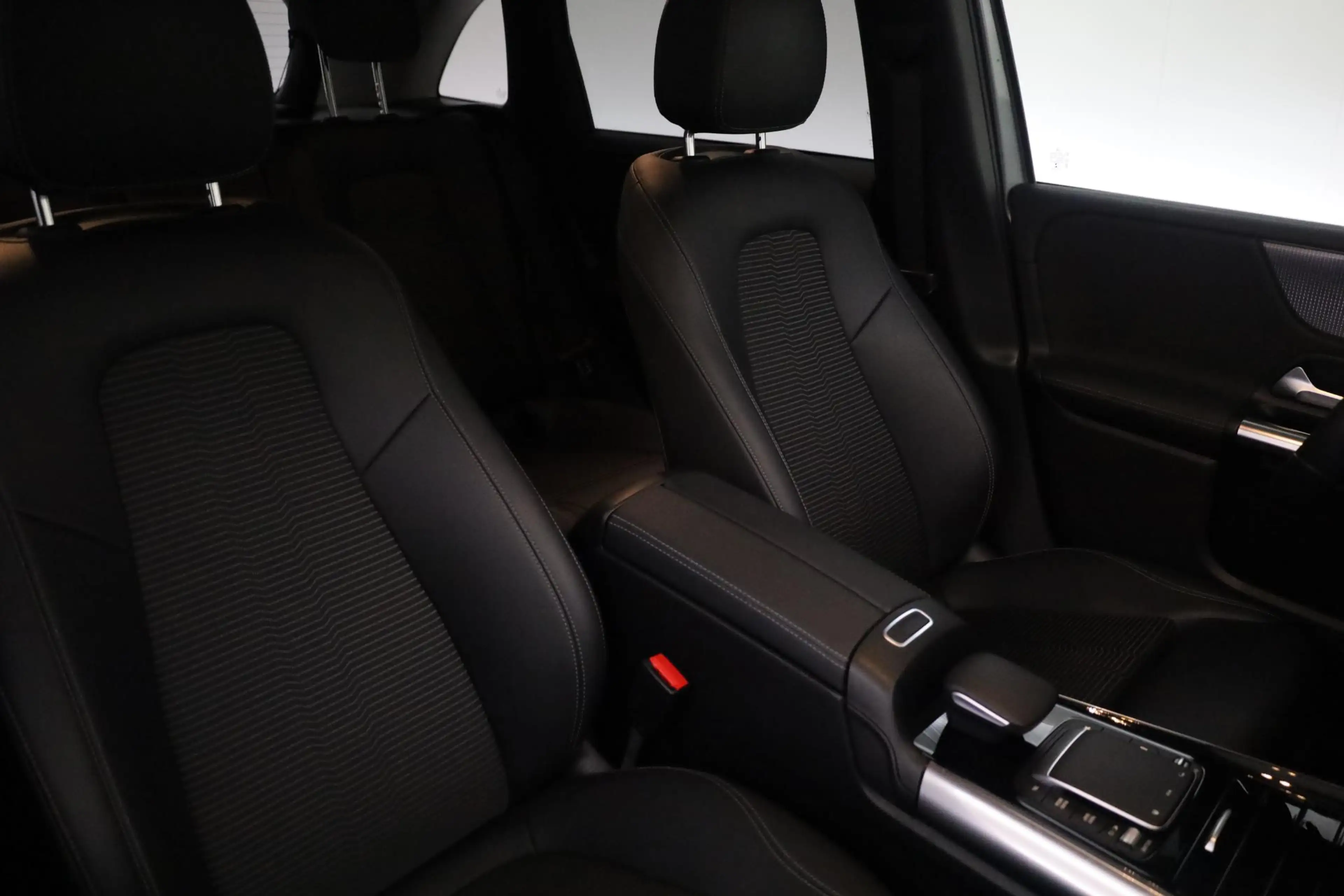 Mercedes-Benz B 250 Premium Plus — photo 12