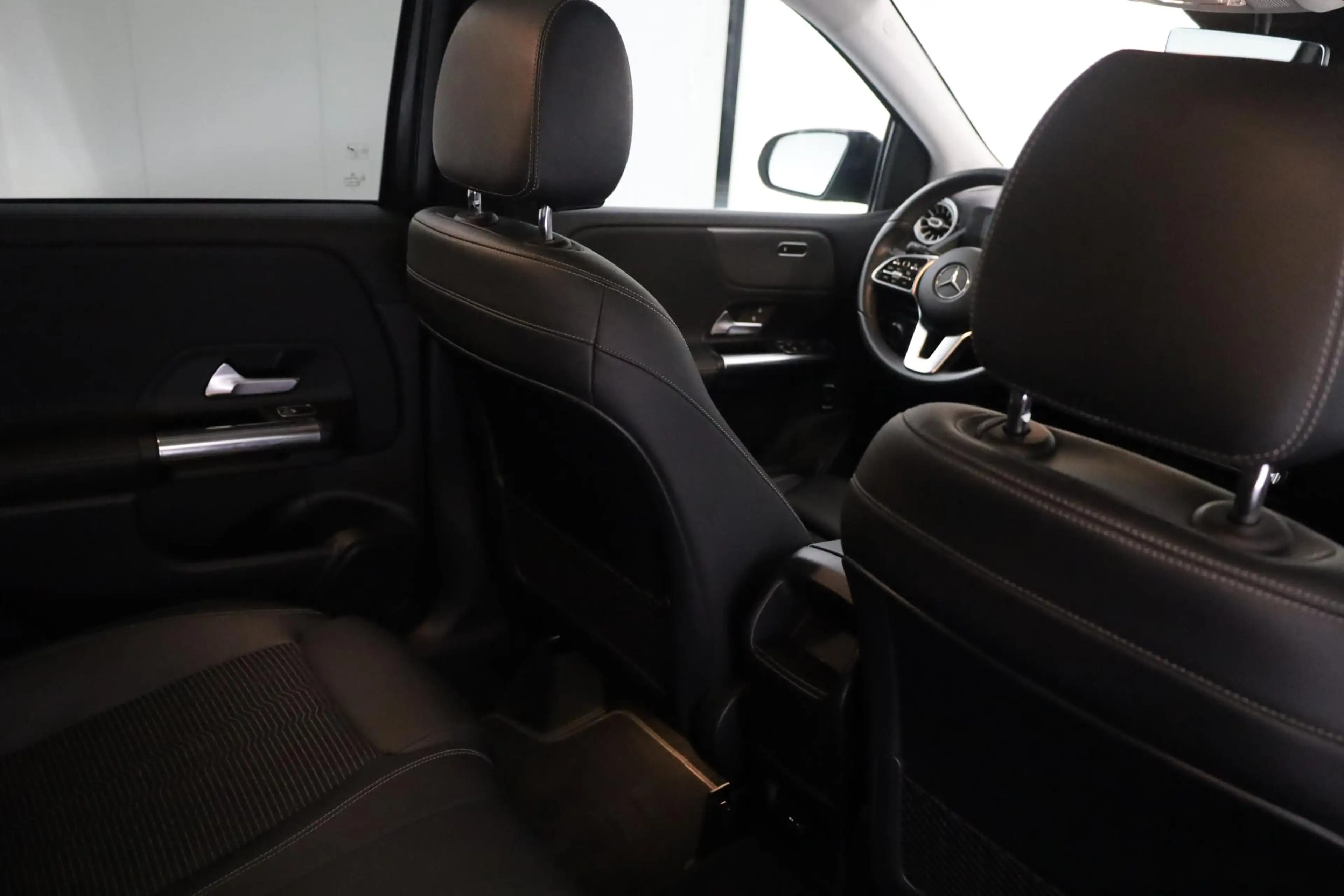 Mercedes-Benz B 250 Premium Plus — photo 13