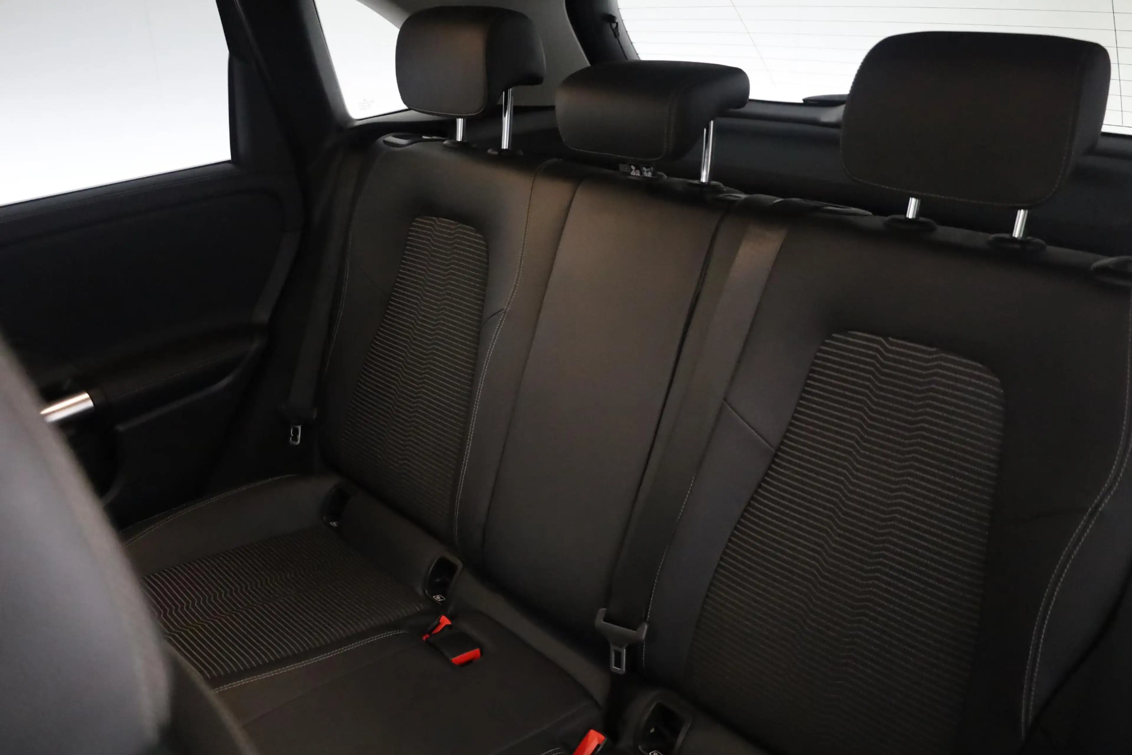 Mercedes-Benz B 250 Premium Plus — photo 16