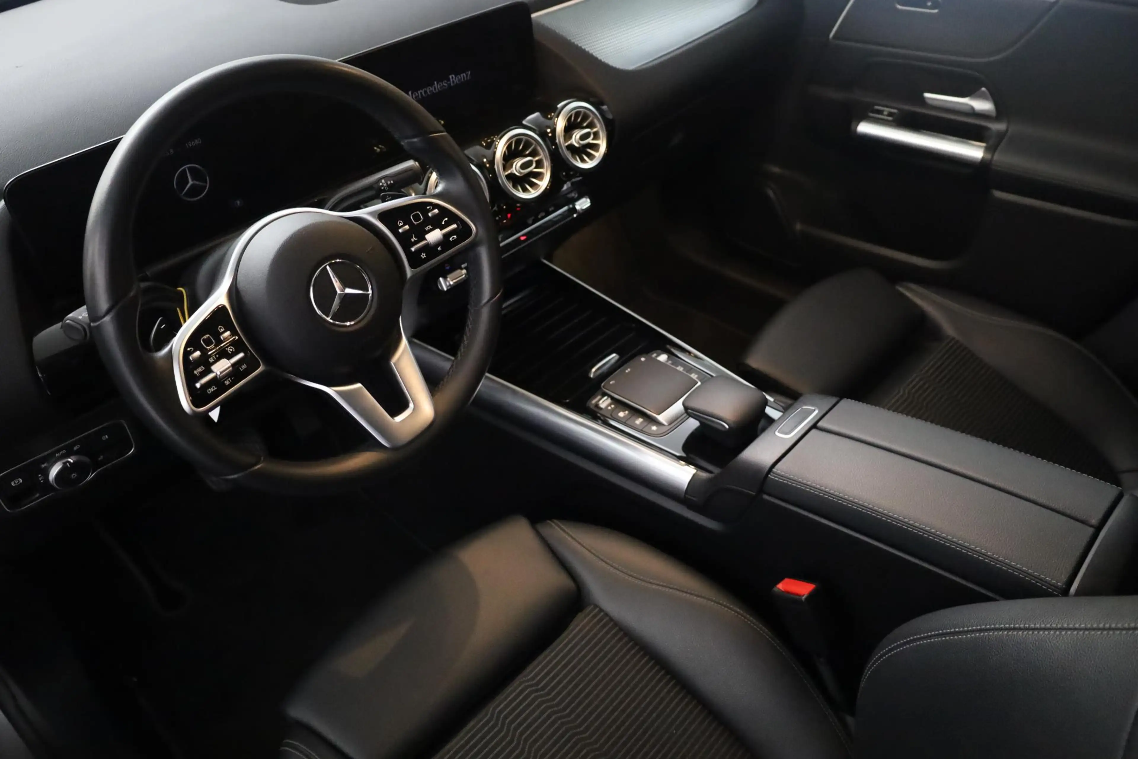 Mercedes-Benz B 250 Premium Plus — photo 9