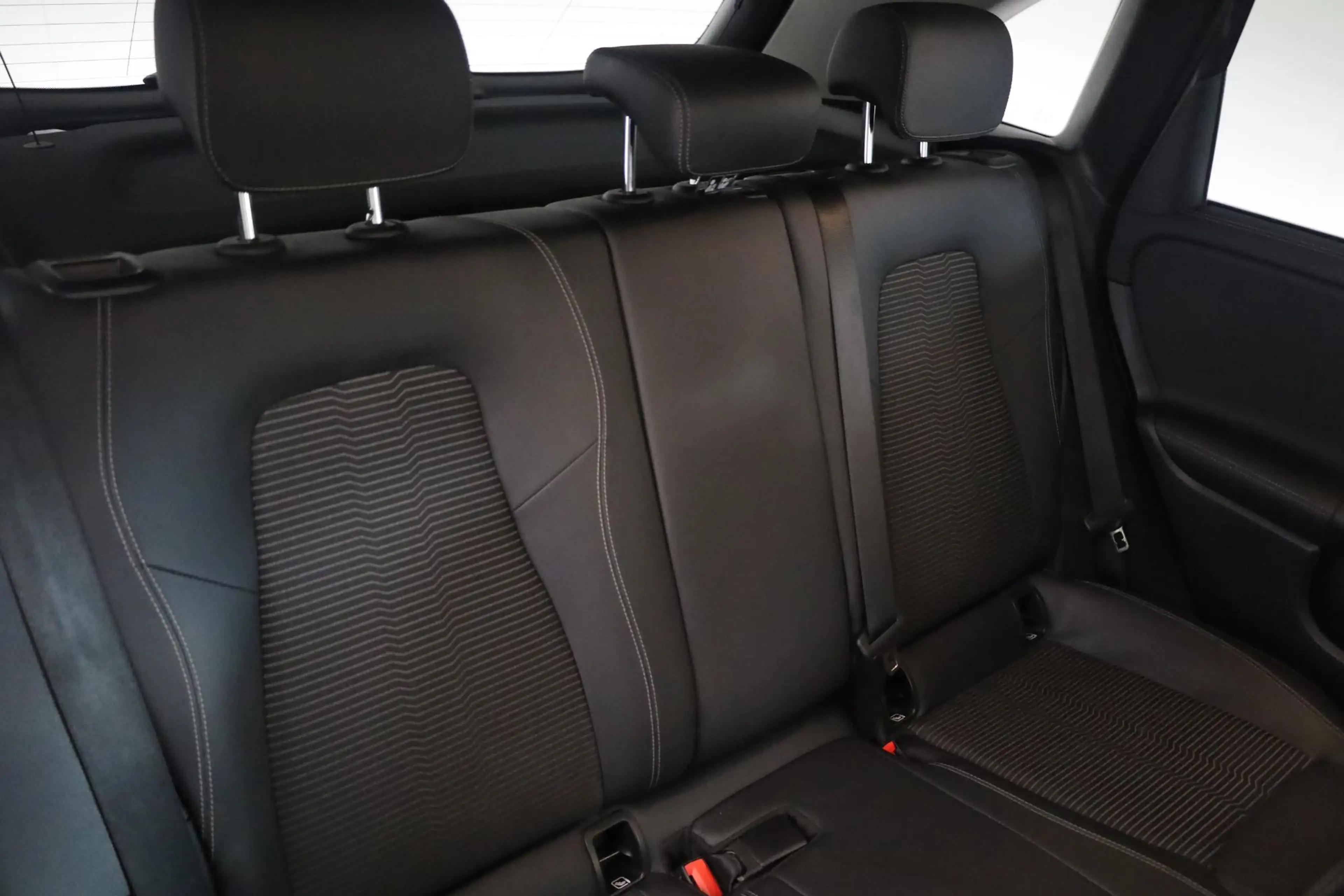 Mercedes-Benz B 250 Premium Plus — photo 14