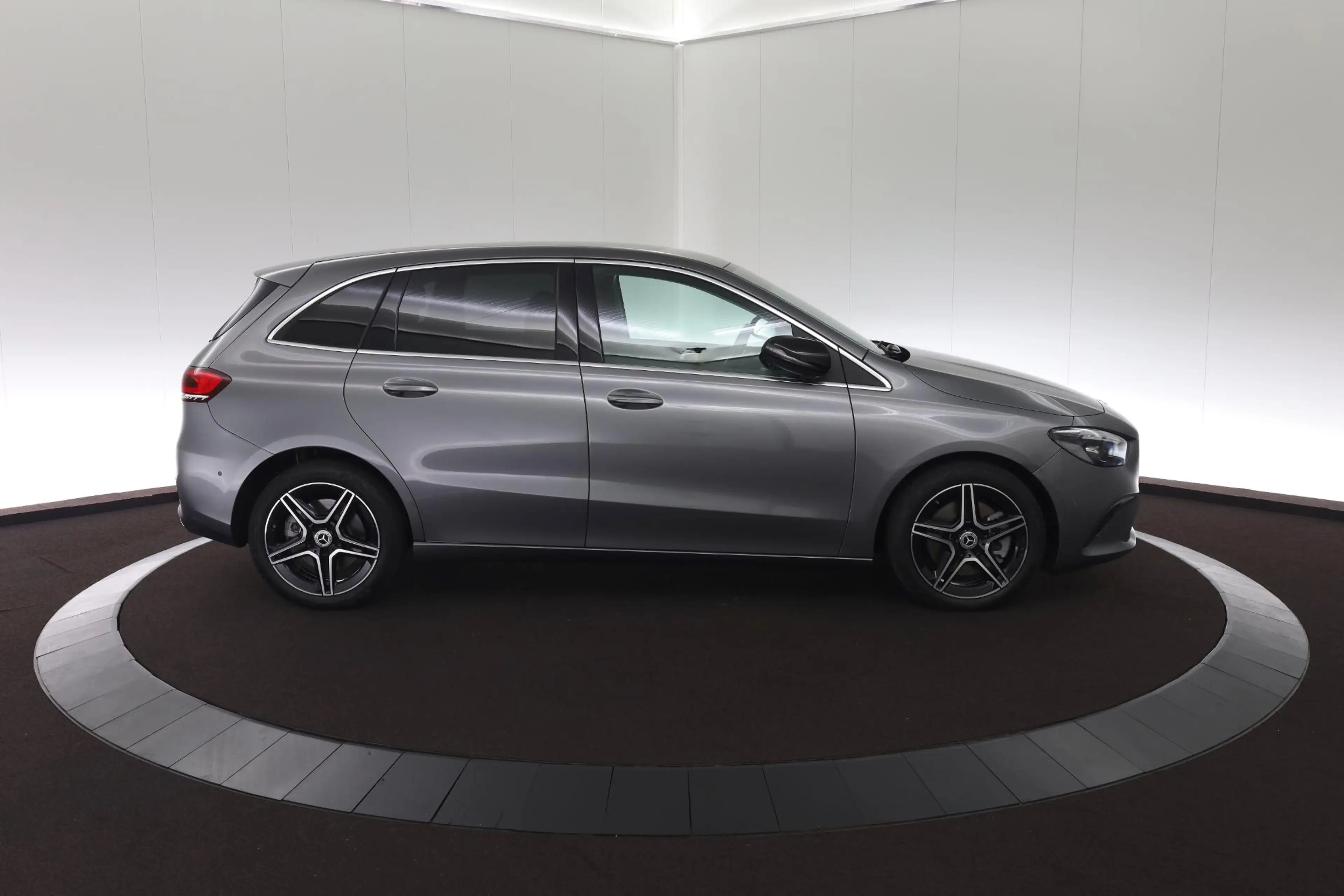 Mercedes-Benz B 250 Premium Plus — photo 6