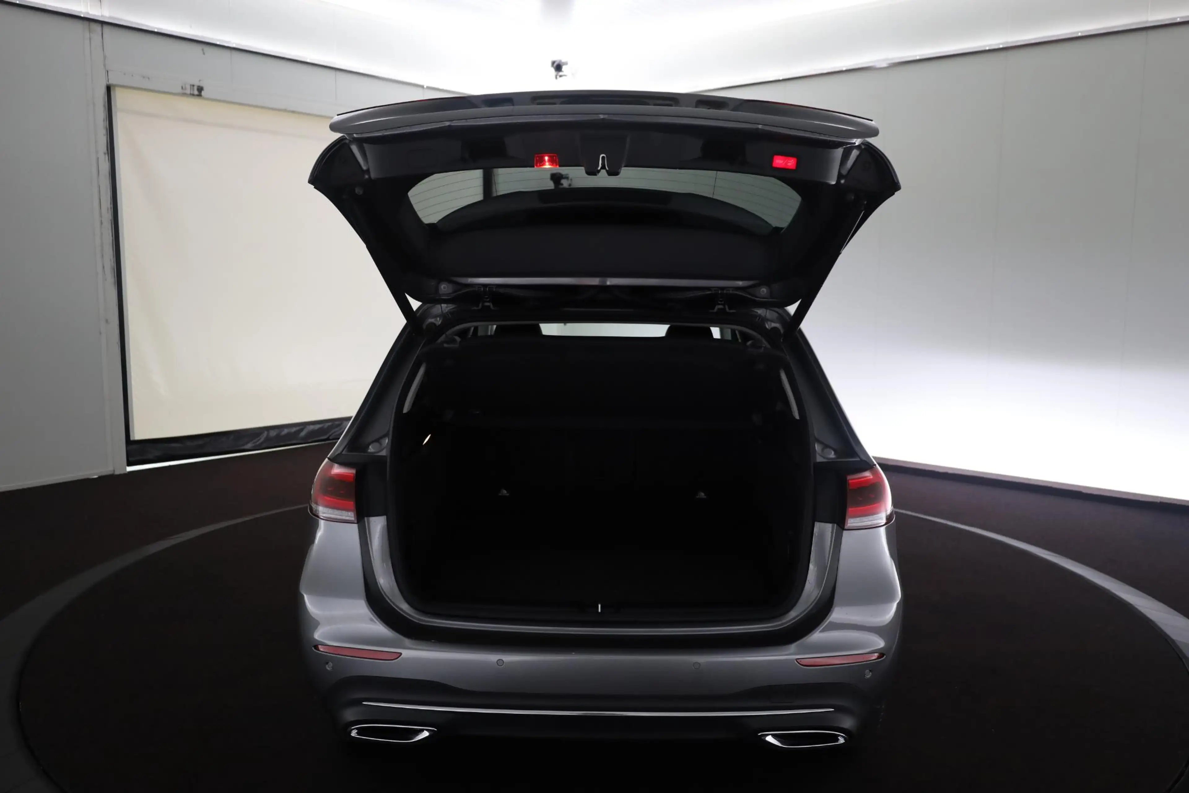 Mercedes-Benz B 250 Premium Plus — photo 17