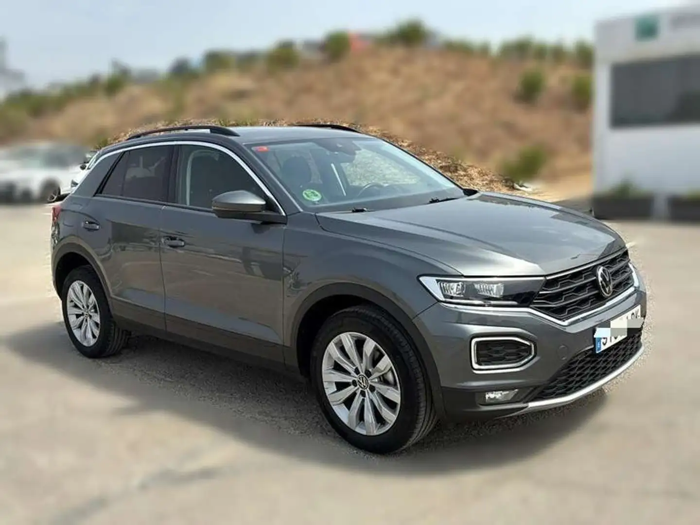 Volkswagen T-Roc 1.0 TSI Advance 81kW Gris - 2