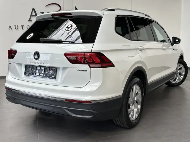Volkswagen Tiguan Allspace view 4