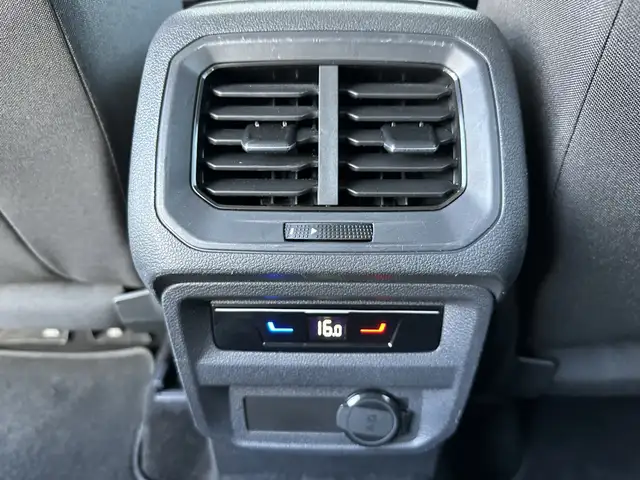 Volkswagen Tiguan Allspace view 11