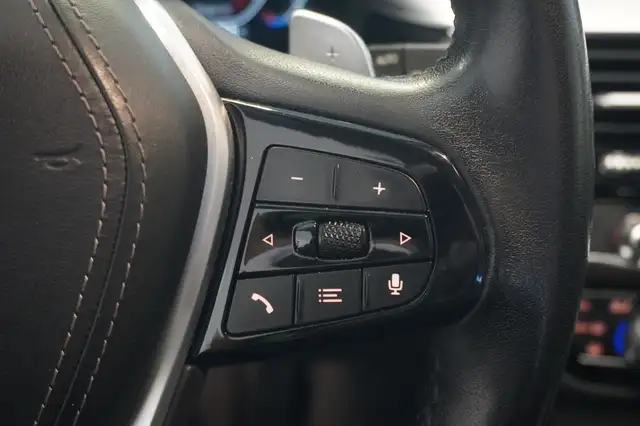 BMW 5 Series view 13