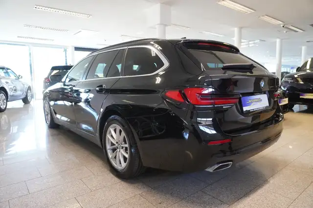 BMW 5 Series view 4