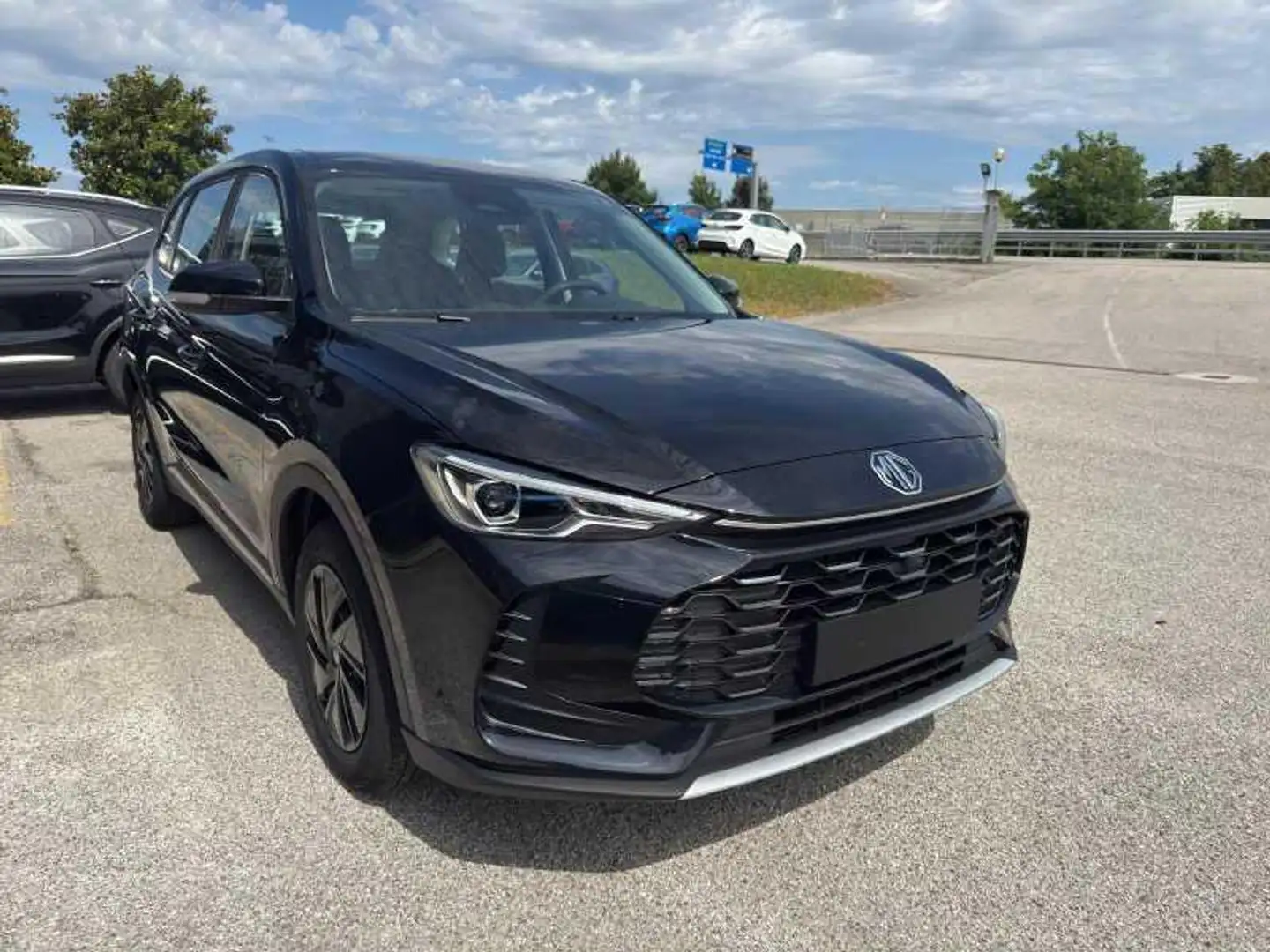 MG ZS 1.5 standard Schwarz - 1