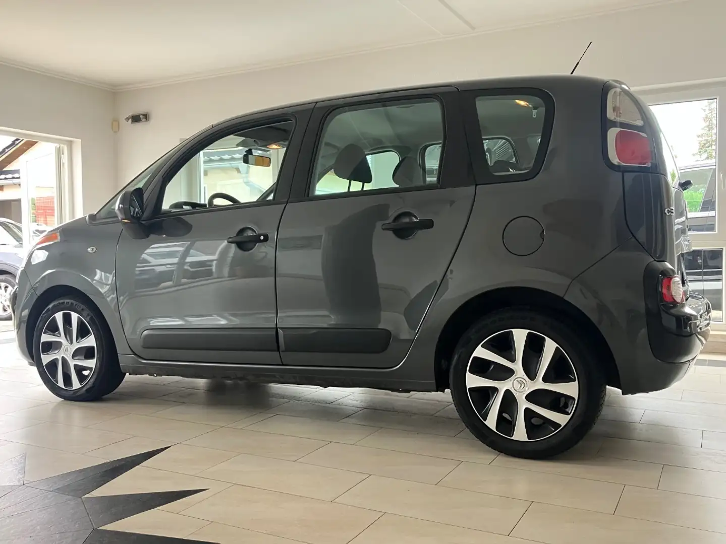 Citroen C3 Picasso 1.6 HDI 90 FAP Tendance Grijs - 2