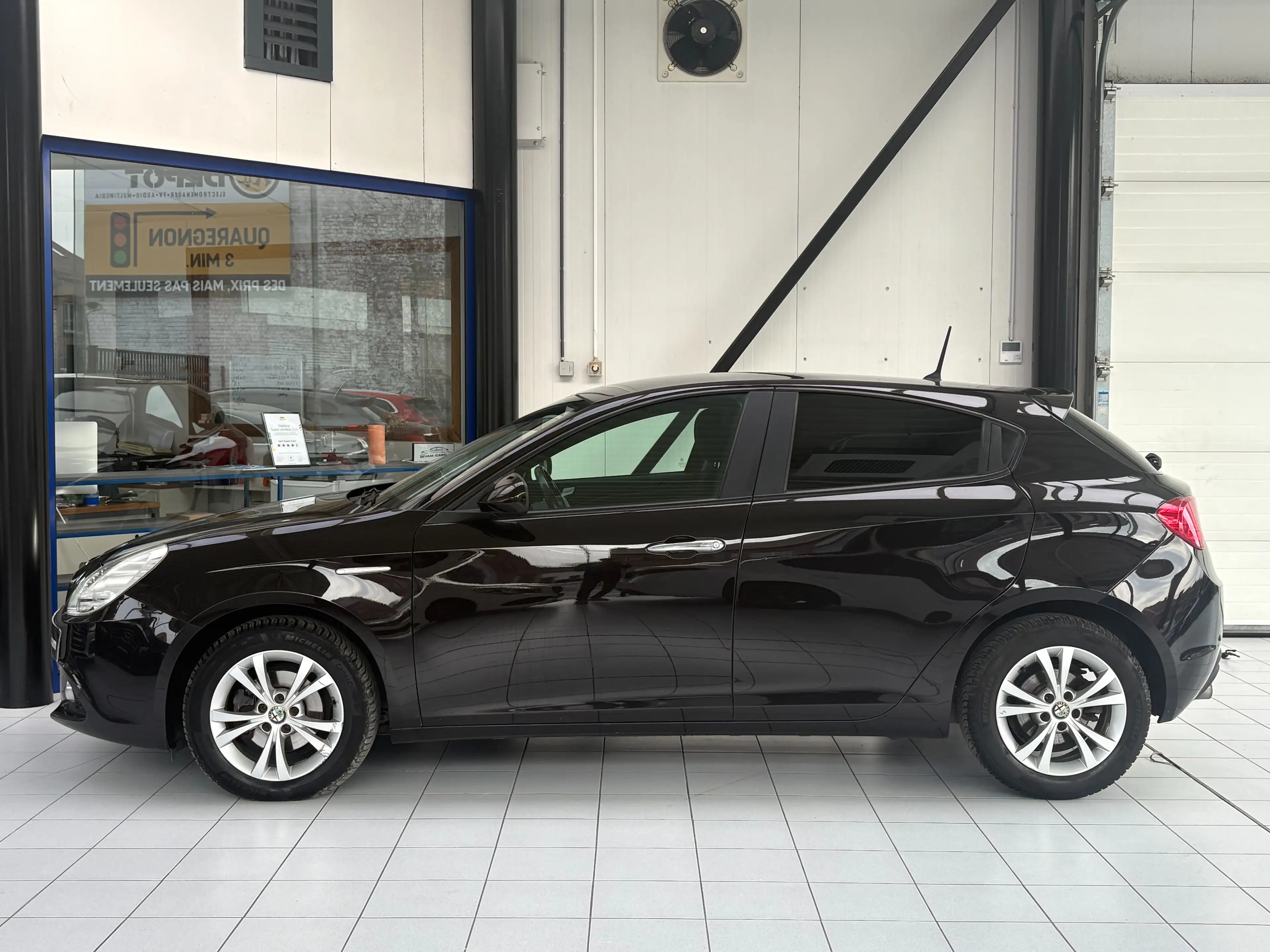 Alfa Romeo Giulietta Giulietta 1.6 JTDm *PDC * JANTES * 5 PORTES * — photo 2