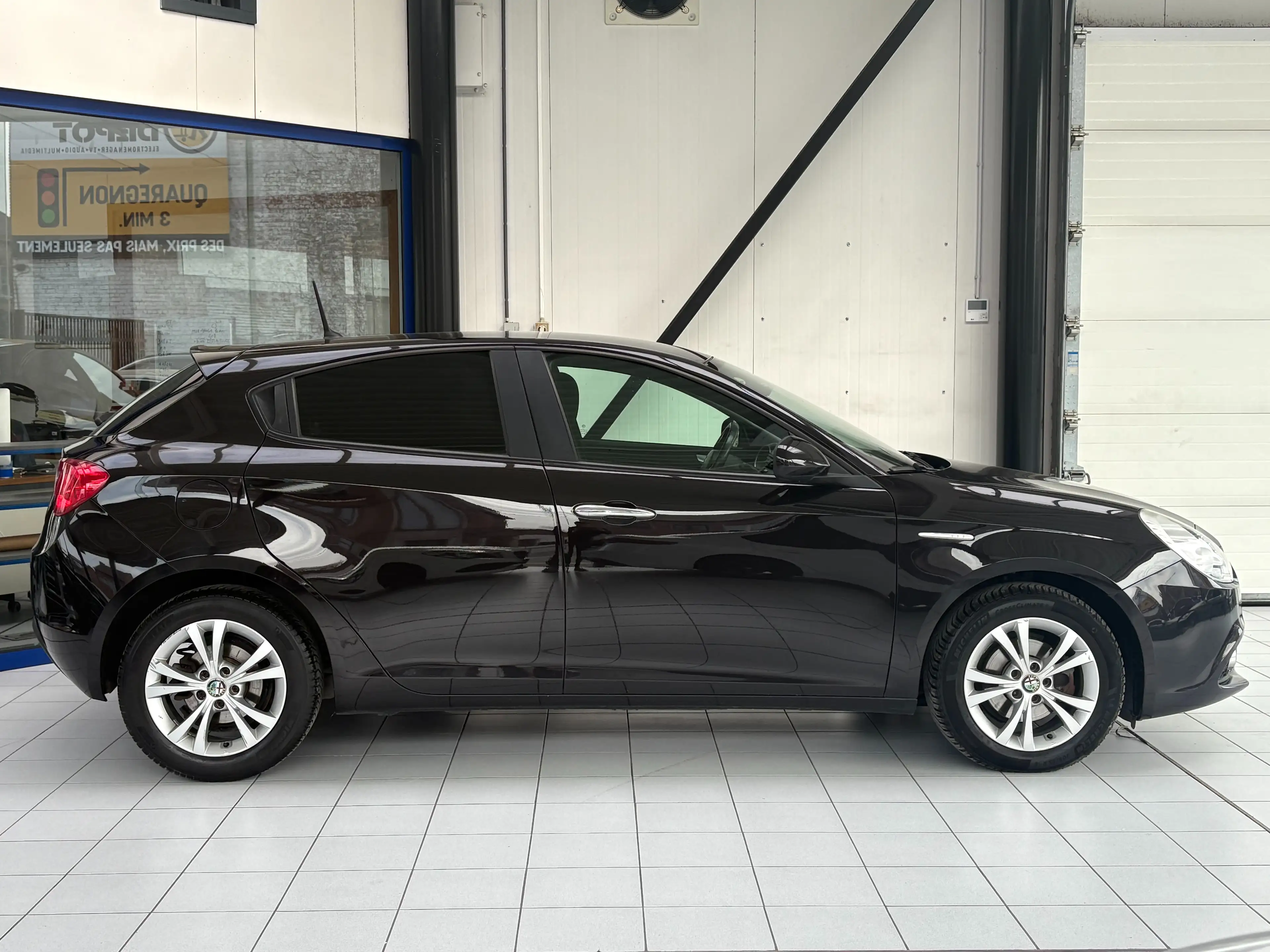 Alfa Romeo Giulietta Giulietta 1.6 JTDm *PDC * JANTES * 5 PORTES * — photo 6