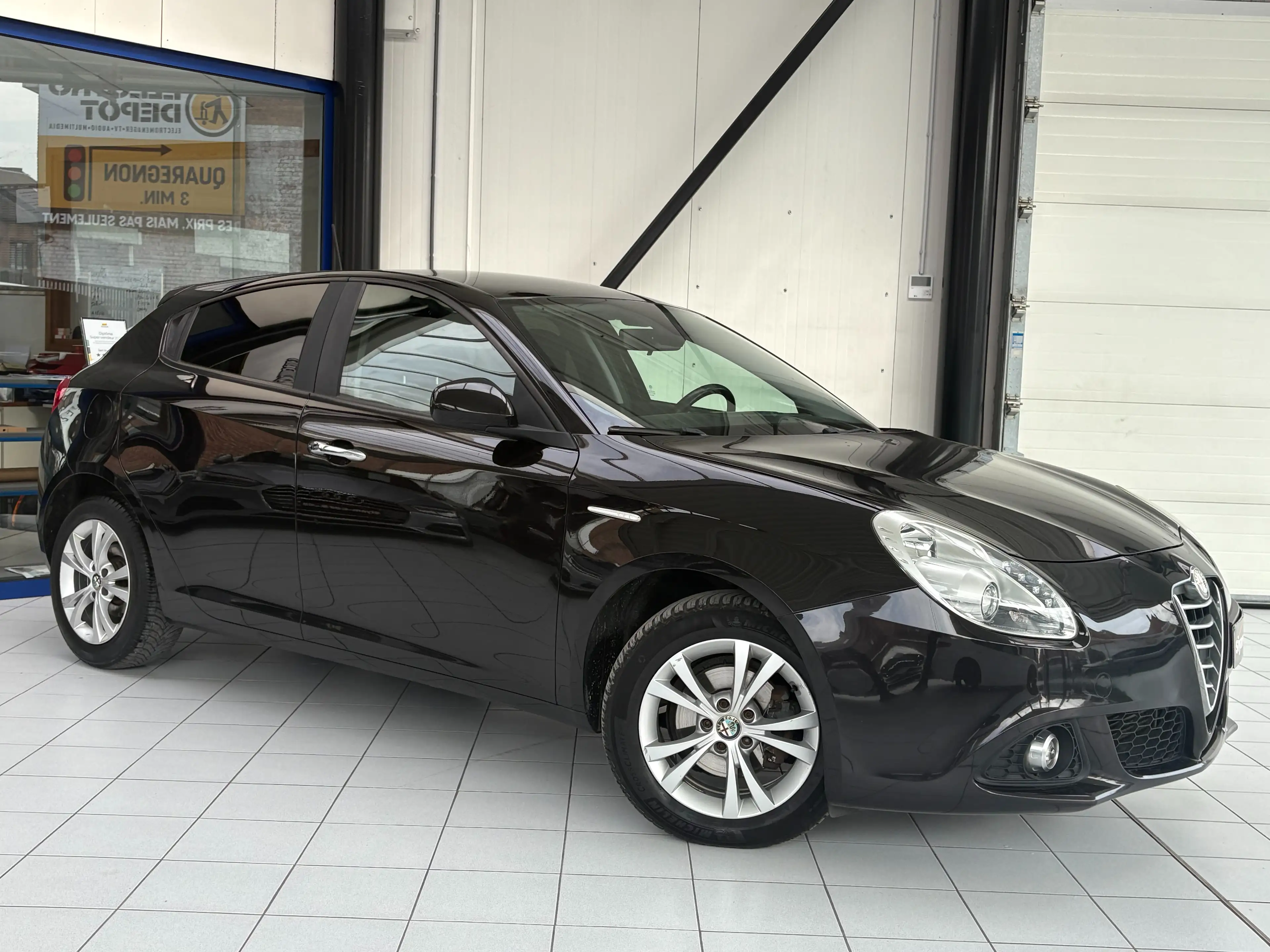 Alfa Romeo Giulietta Giulietta 1.6 JTDm *PDC * JANTES * 5 PORTES * — photo 7