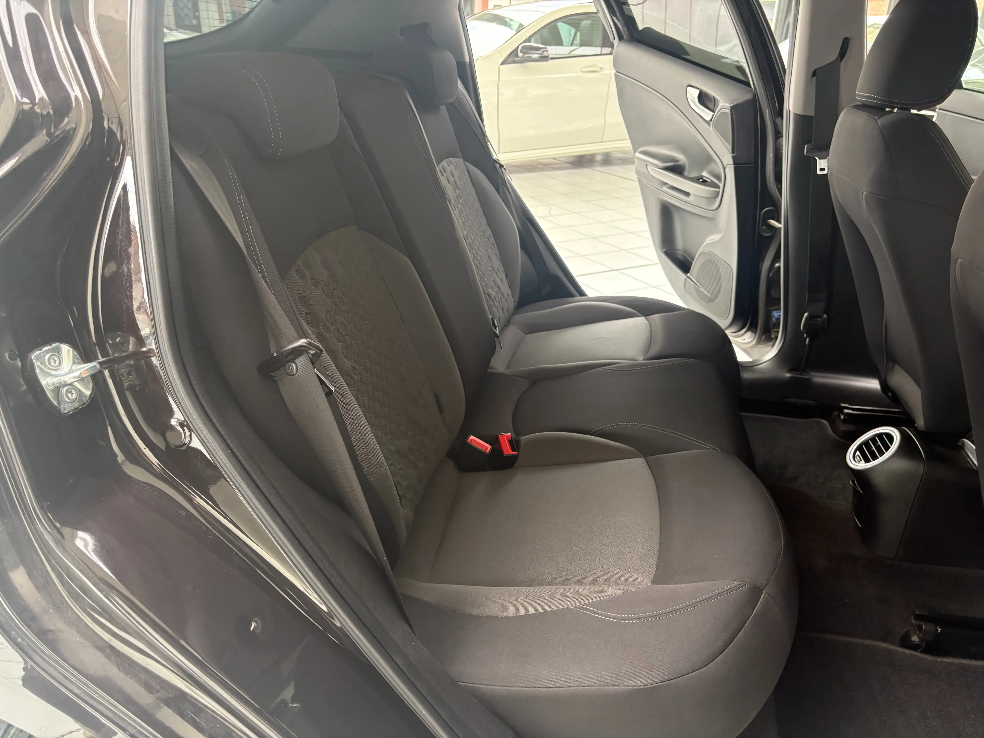 Alfa Romeo Giulietta Giulietta 1.6 JTDm *PDC * JANTES * 5 PORTES * — photo 9