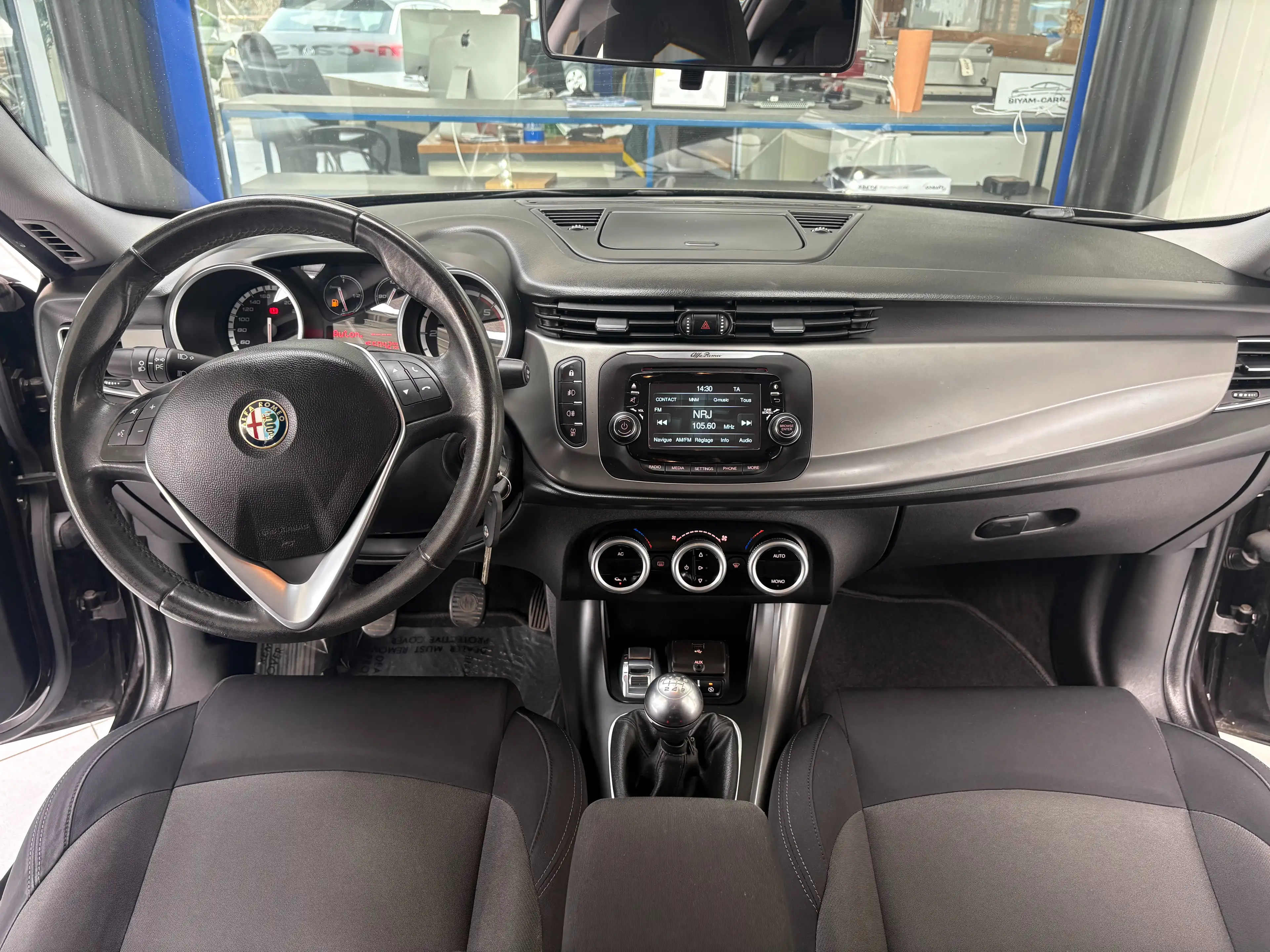 Alfa Romeo Giulietta Giulietta 1.6 JTDm *PDC * JANTES * 5 PORTES * — photo 11