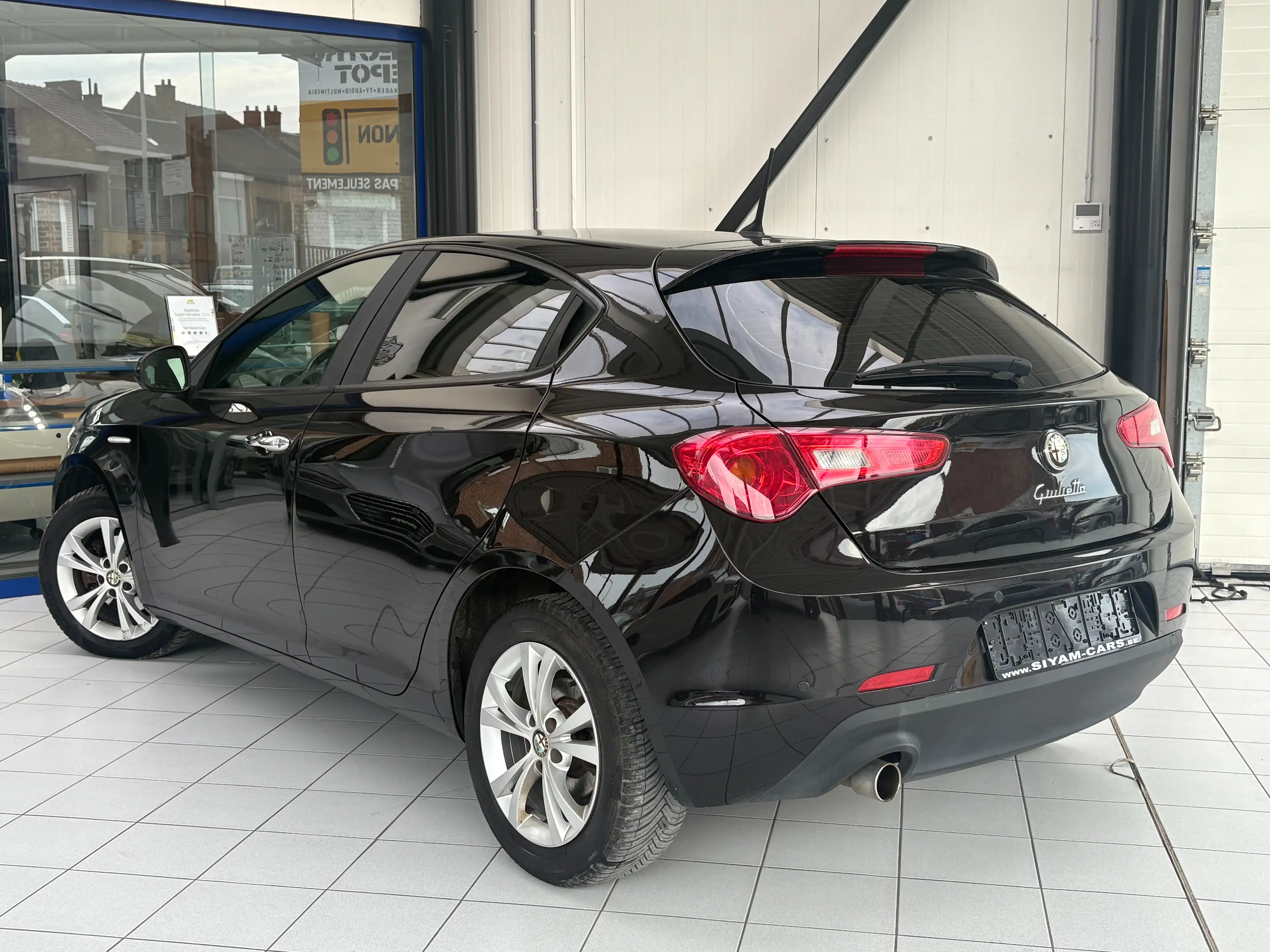Alfa Romeo Giulietta Giulietta 1.6 JTDm *PDC * JANTES * 5 PORTES * — photo 3