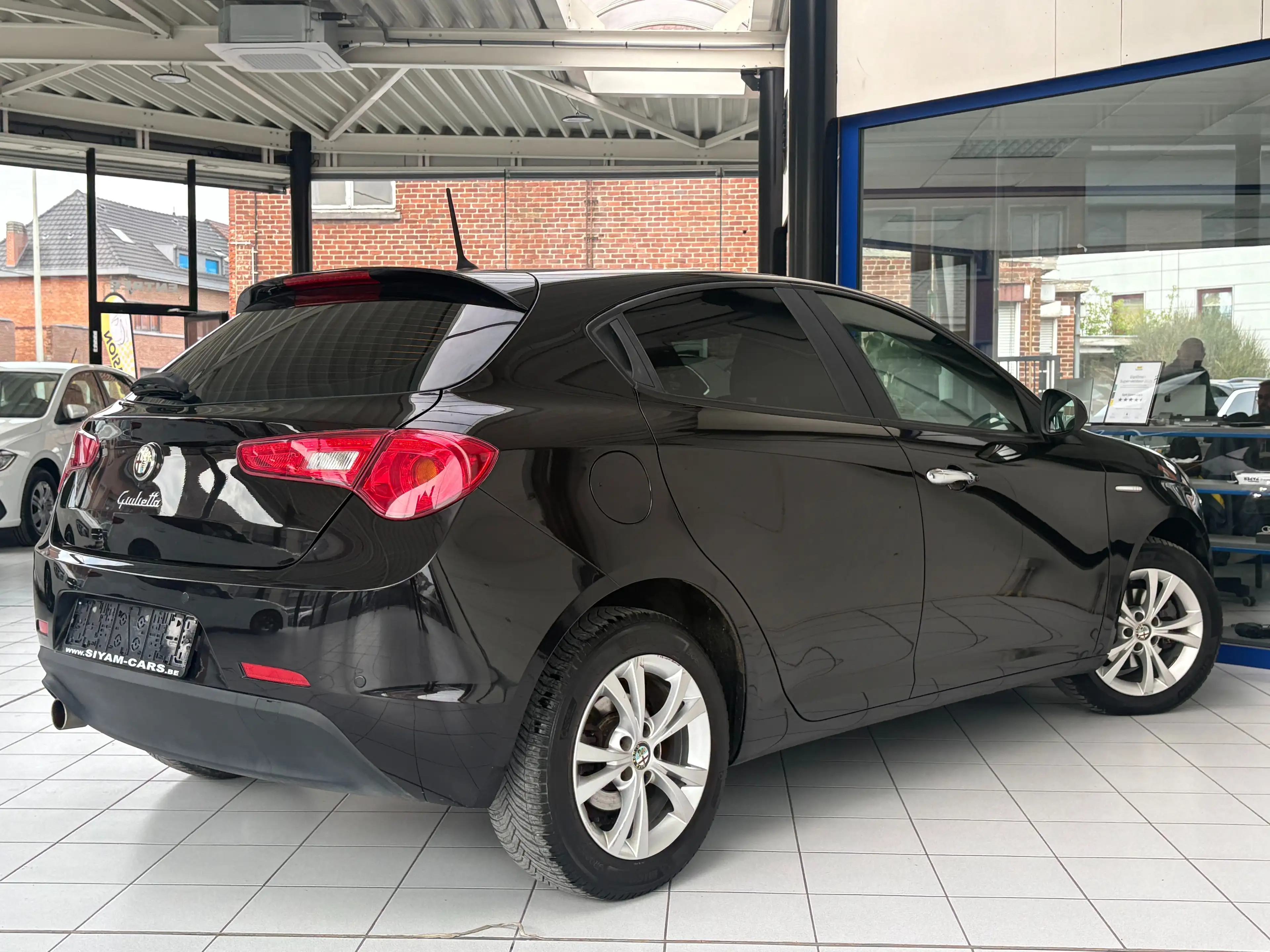 Alfa Romeo Giulietta Giulietta 1.6 JTDm *PDC * JANTES * 5 PORTES * — photo 5