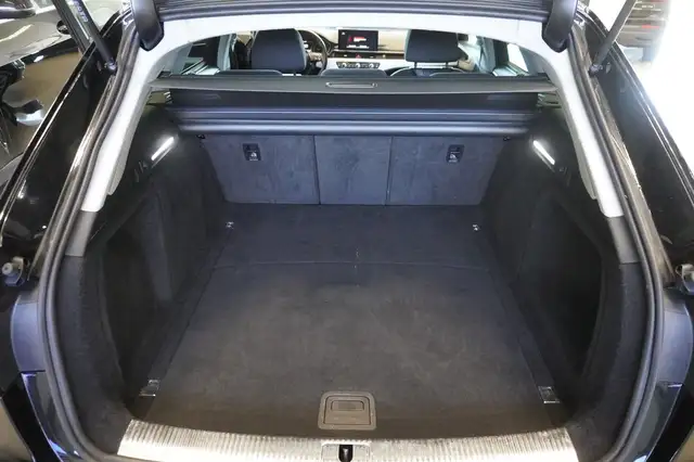 Audi A4 view 10