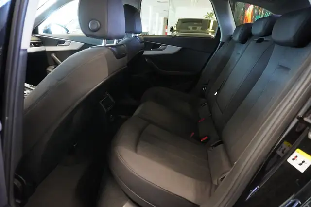 Audi A4 view 9