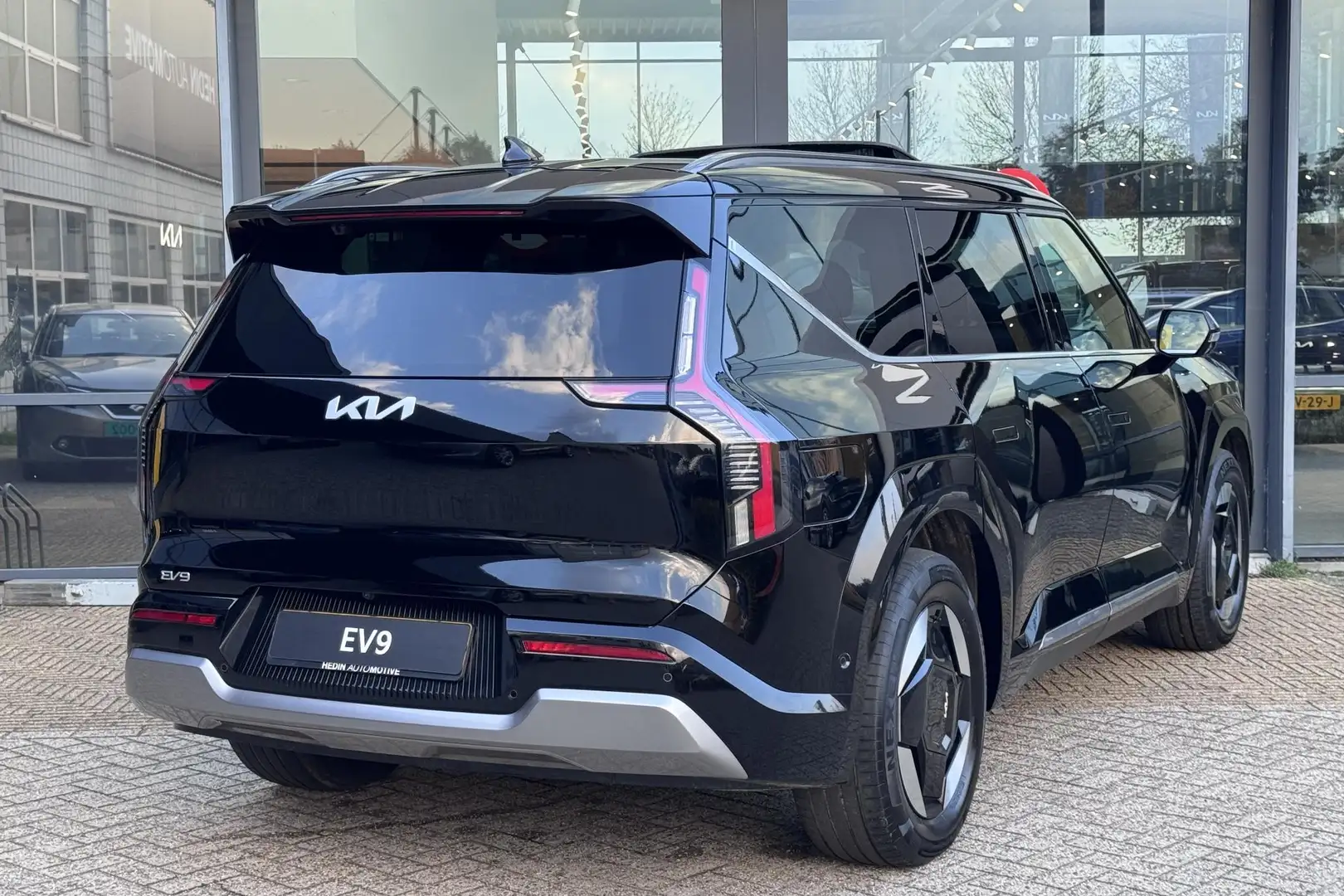 Kia EV9 Plus 99.8 kWh 7-Pers. | Schuif/Opendak | Leder | E Zwart - 2