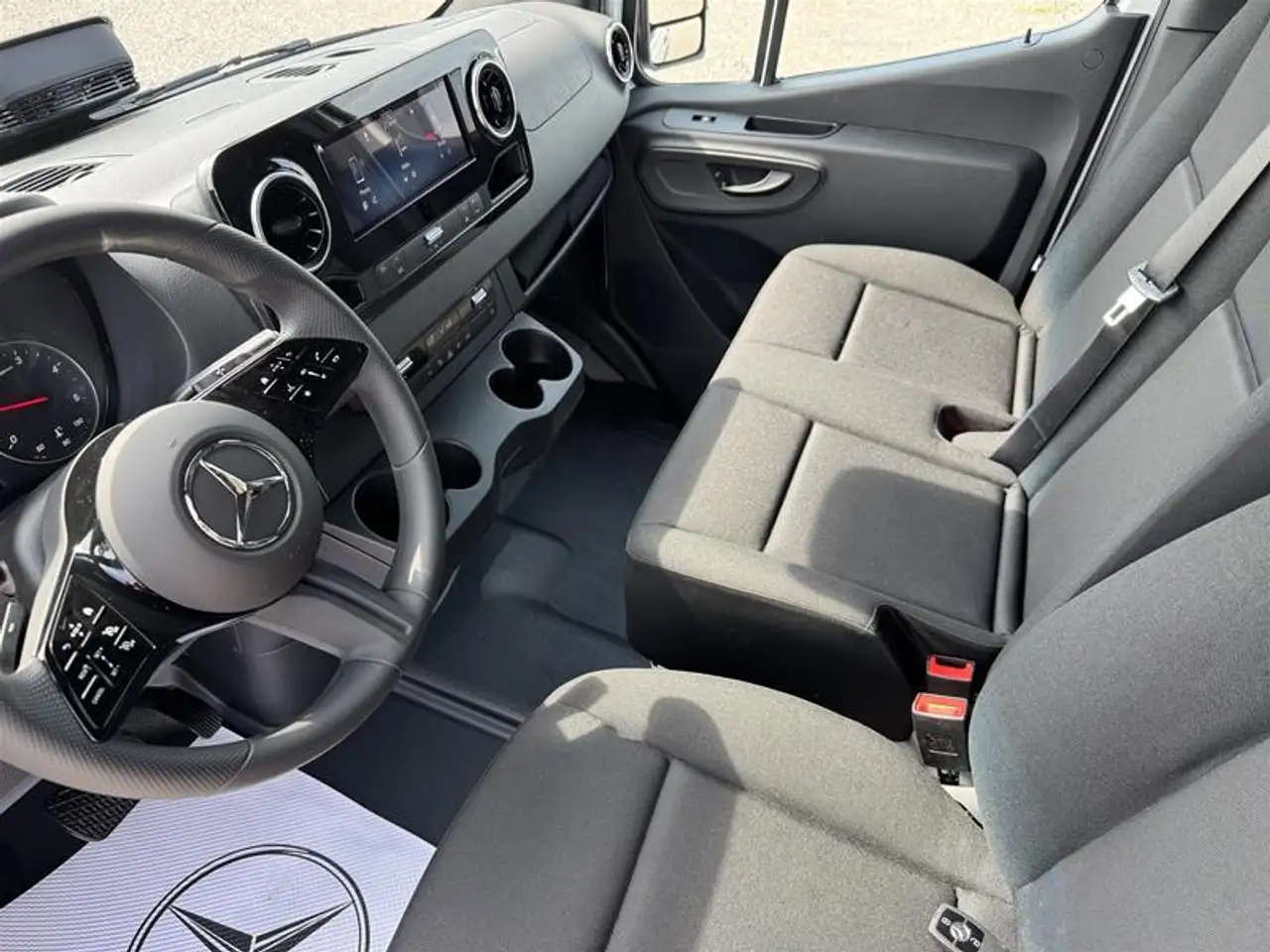 Mercedes-Benz Sprinter снимка Mercedes-Benz Sprinter
