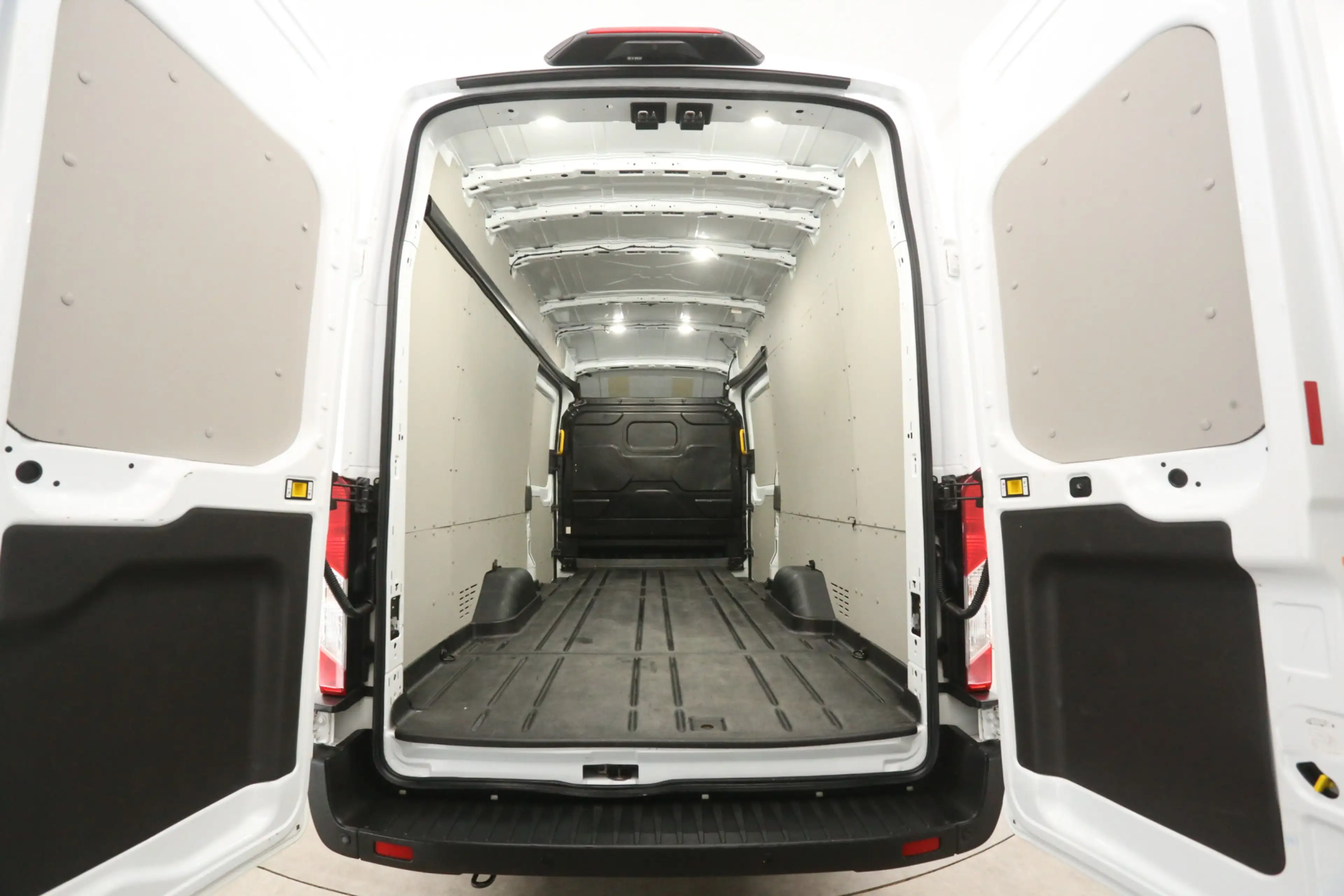 Ford E-Transit L4H3 68 kWh | Snelladen | SOH 96% | Clima | Camera — photo 3