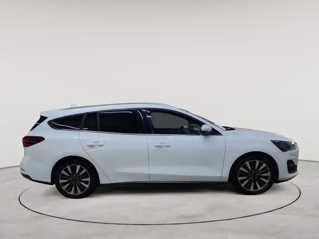 Ford Focus view 3