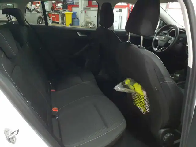 Ford Focus view 14