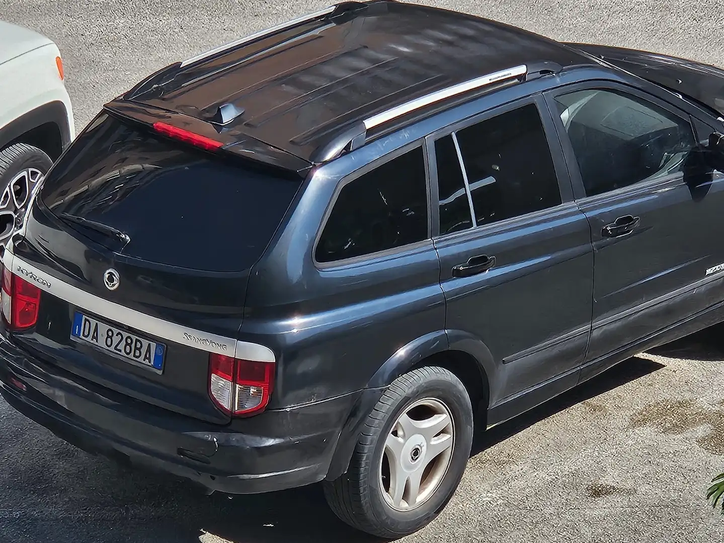 SsangYong Kyron Kyron 2.0 xdi Plus Чёрный - 1