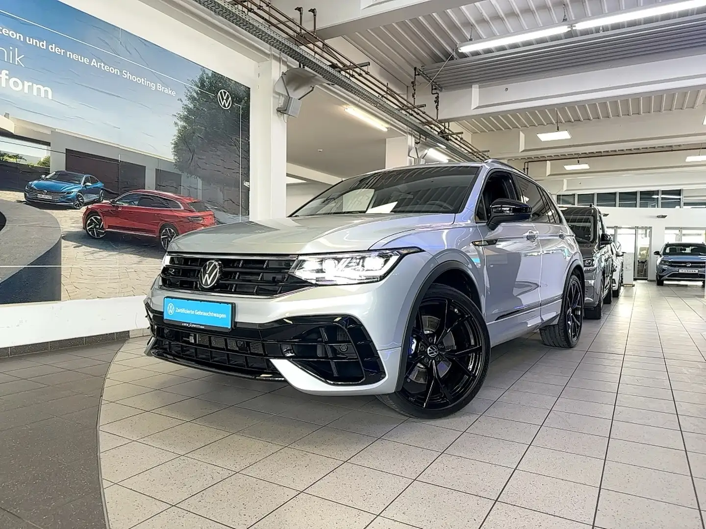 Volkswagen Tiguan R 2.0 TSI DSG 4M+MATRIX LED+KAMERA+DCC Silber - 1