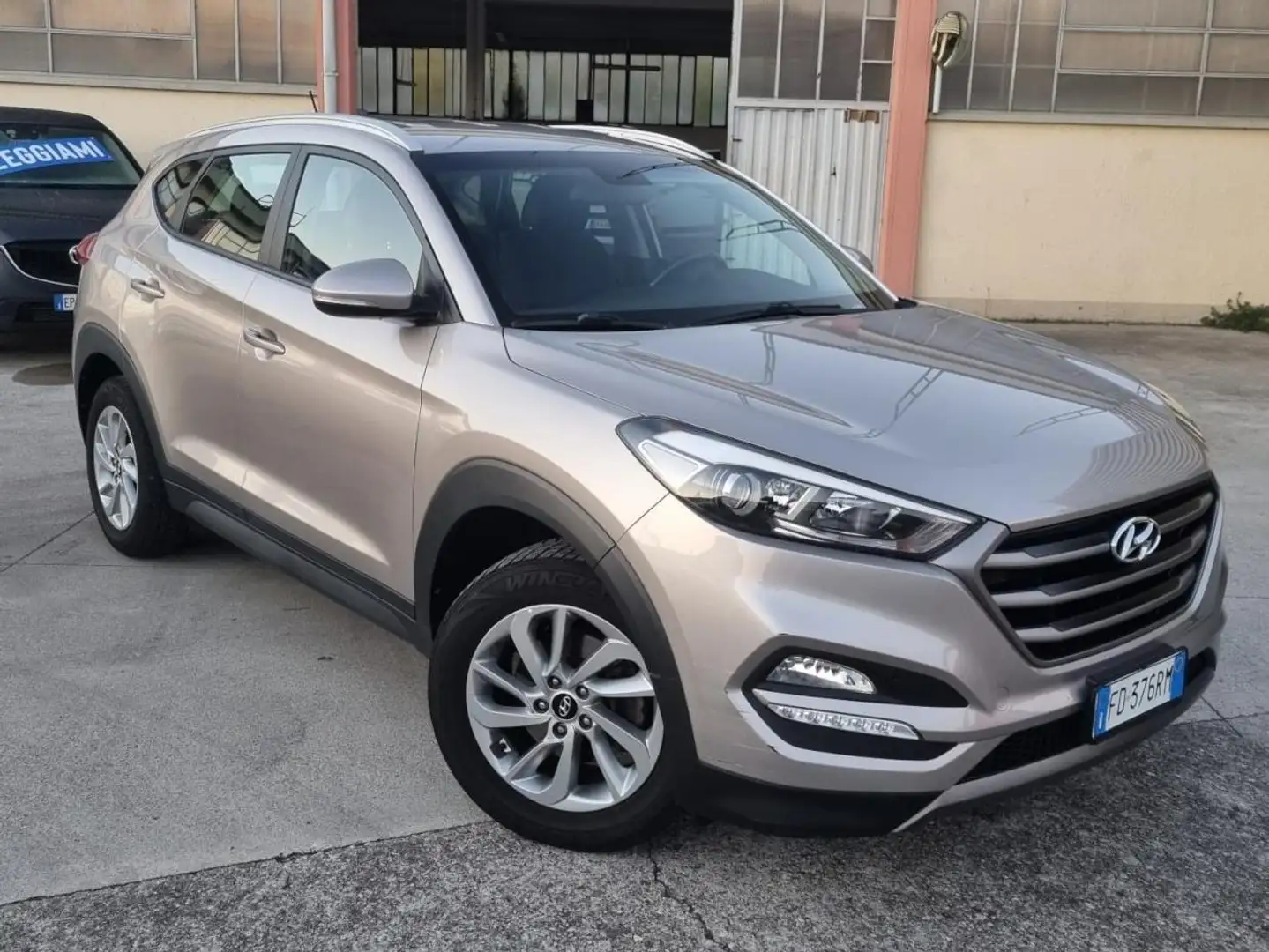 Hyundai TUCSON 1.6 gdi Classic 2wd Gris - 1