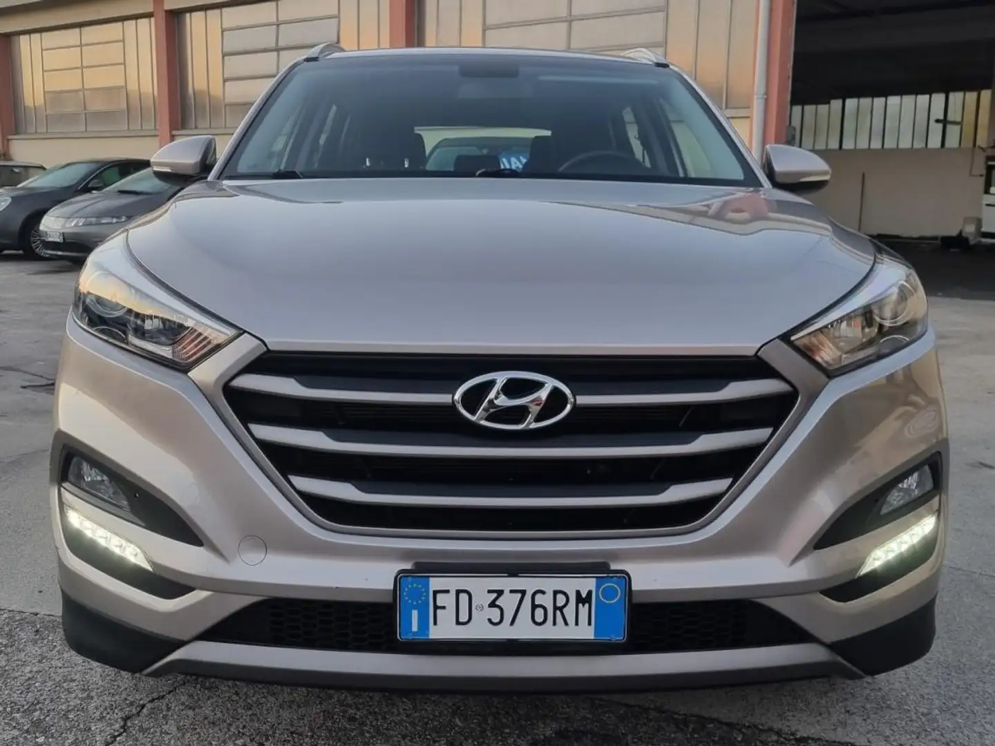 Hyundai TUCSON 1.6 gdi Classic 2wd Gris - 2