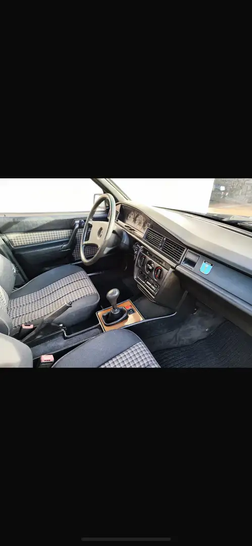 Mercedes-Benz 190 190D - 2