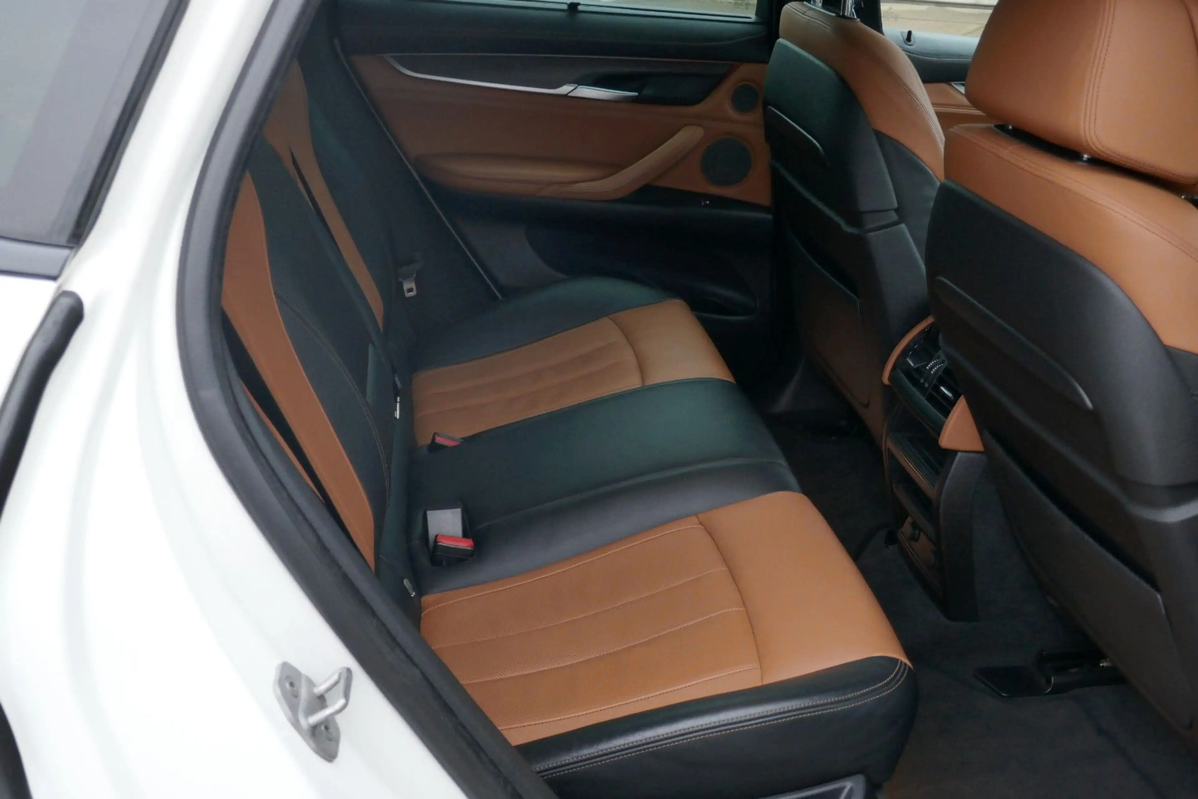 BMW X6 xDrive 40d M Paket/Stdhzg/LED/AHK — photo 11