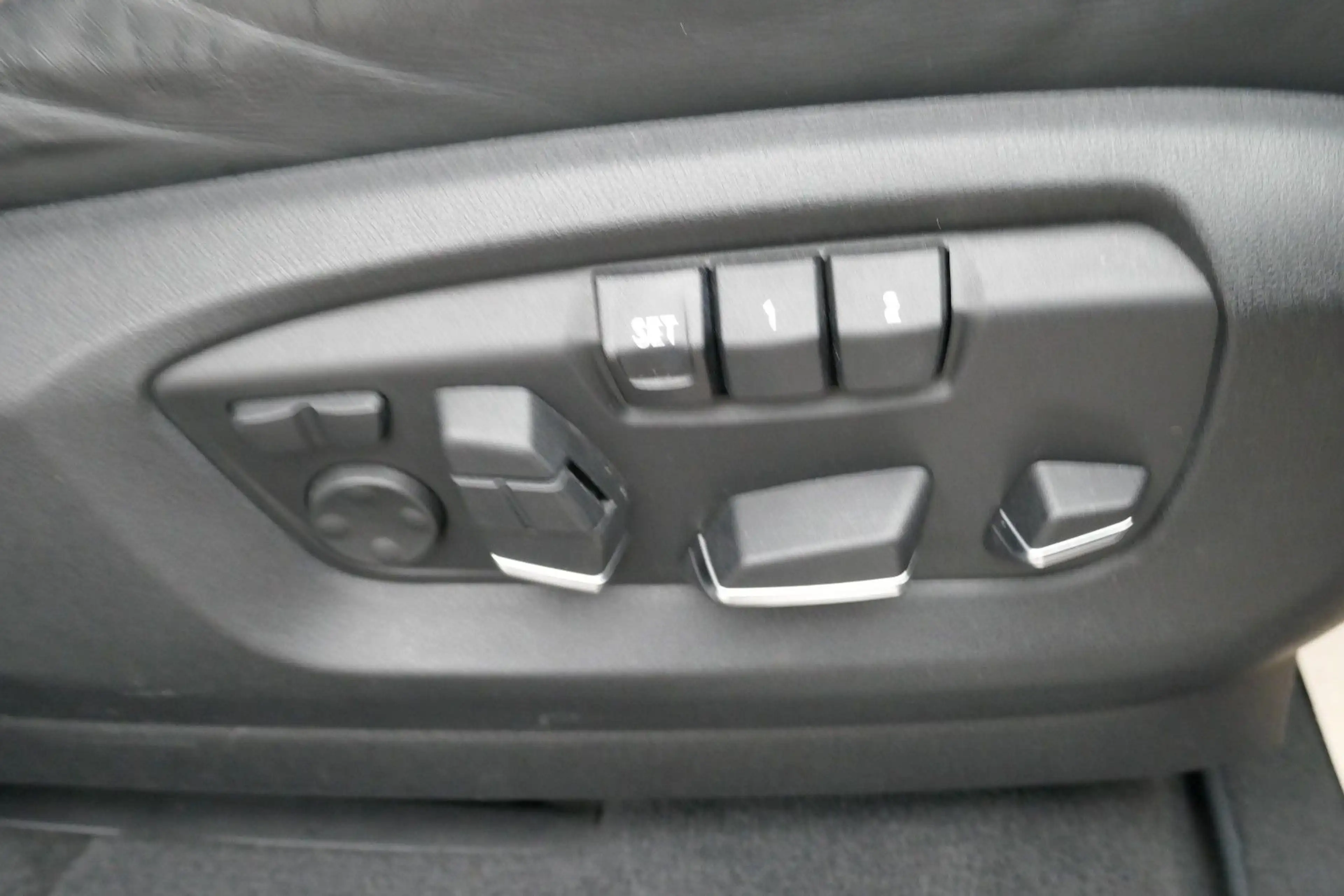 BMW X6 xDrive 40d M Paket/Stdhzg/LED/AHK — photo 10